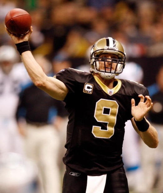 NEW ORLEANS - DECEMBER 28:  Drew Brees #9 of the New Orleans Saints looks to throw a pass against the Carolina Panthers on December 28, 2008 at the Superdome in New Orleans, Louisiana.  (Photo by Chris Graythen/Getty Images)