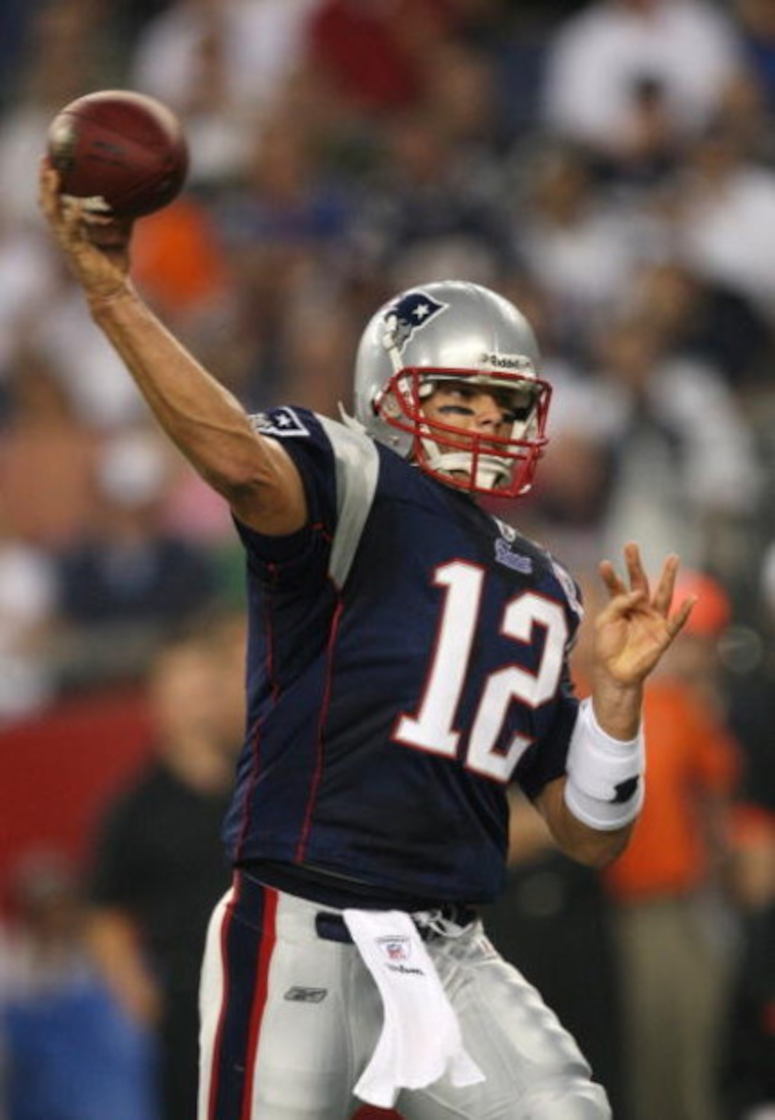 FOXBORO, MA - AUGUST 20:  Tom Brady #12 of the New England Patriots throws a pass against the Cincinnati Bengals during their preseason game at Gillette Stadium on August 20, 2009 in Foxboro, Massachusetts.  (Photo by Jim Rogash/Getty Images)