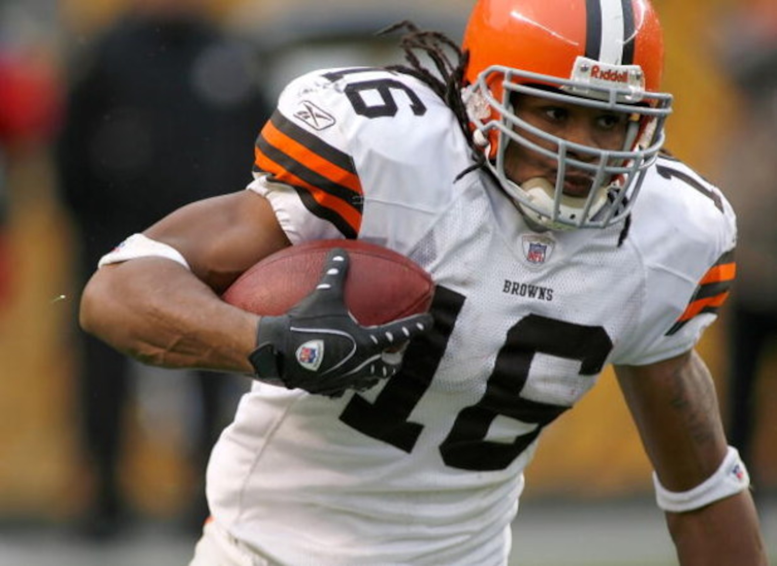 PITTSBURGH - NOVEMBER 11: Joshua Cribbs #16 of the Cleveland Browns starts his 100yard kick off return for a touchdown against the Pittsburgh Steelers at Heinz Field November 11, 2007 in Pittsburgh, Pennsylvania. The Steelers won 31-28.  (Photo by Rick St