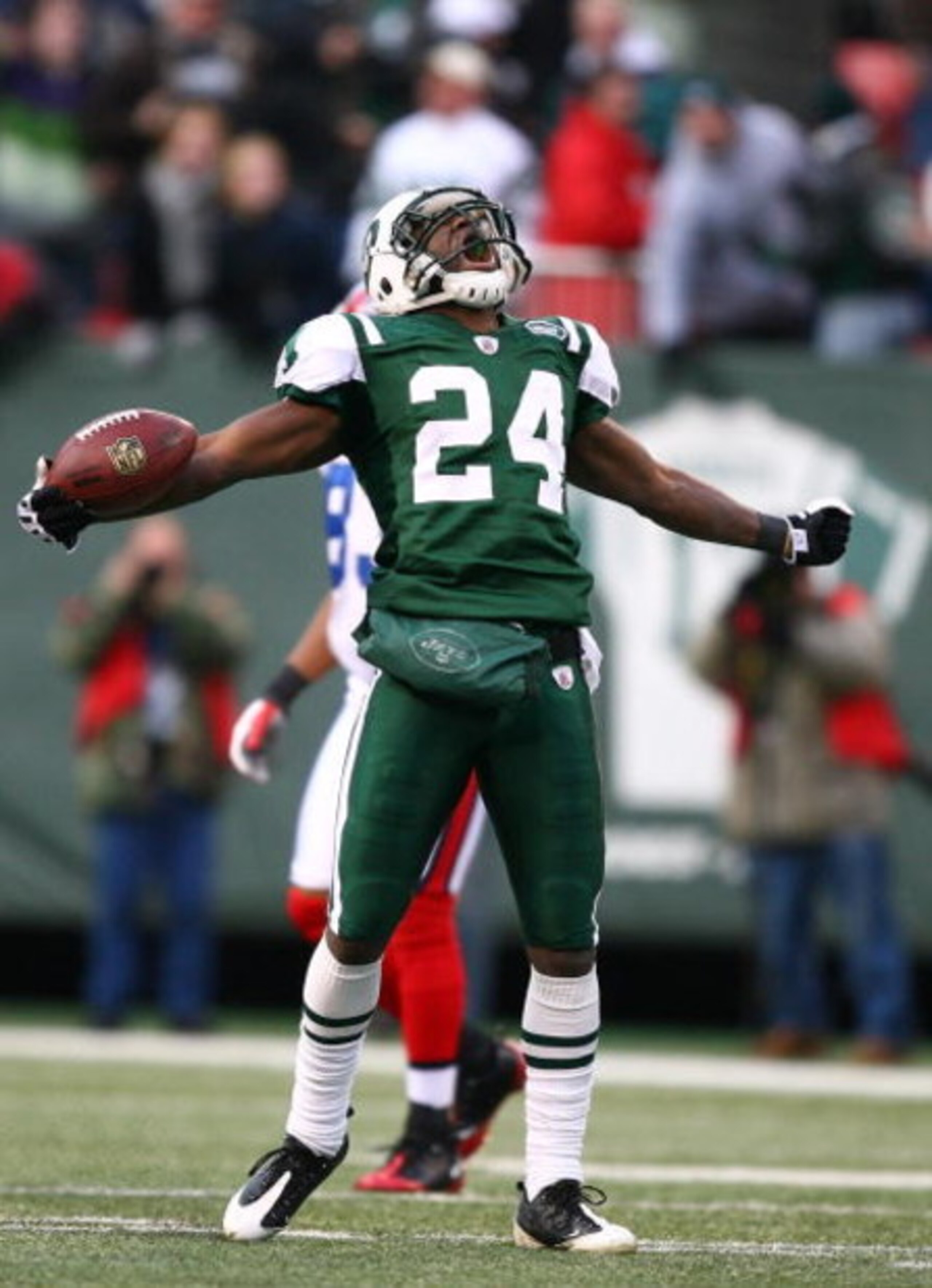 EAST RUTHERFORD, NJ - DECEMBER 14:  Darrelle Revis #24 of the New York Jets celebrates making a game saving interception in the closing minutes of regulation preserving a 31-27 win against the Buffalo Bills during their game on December 14, 2008 at Giants