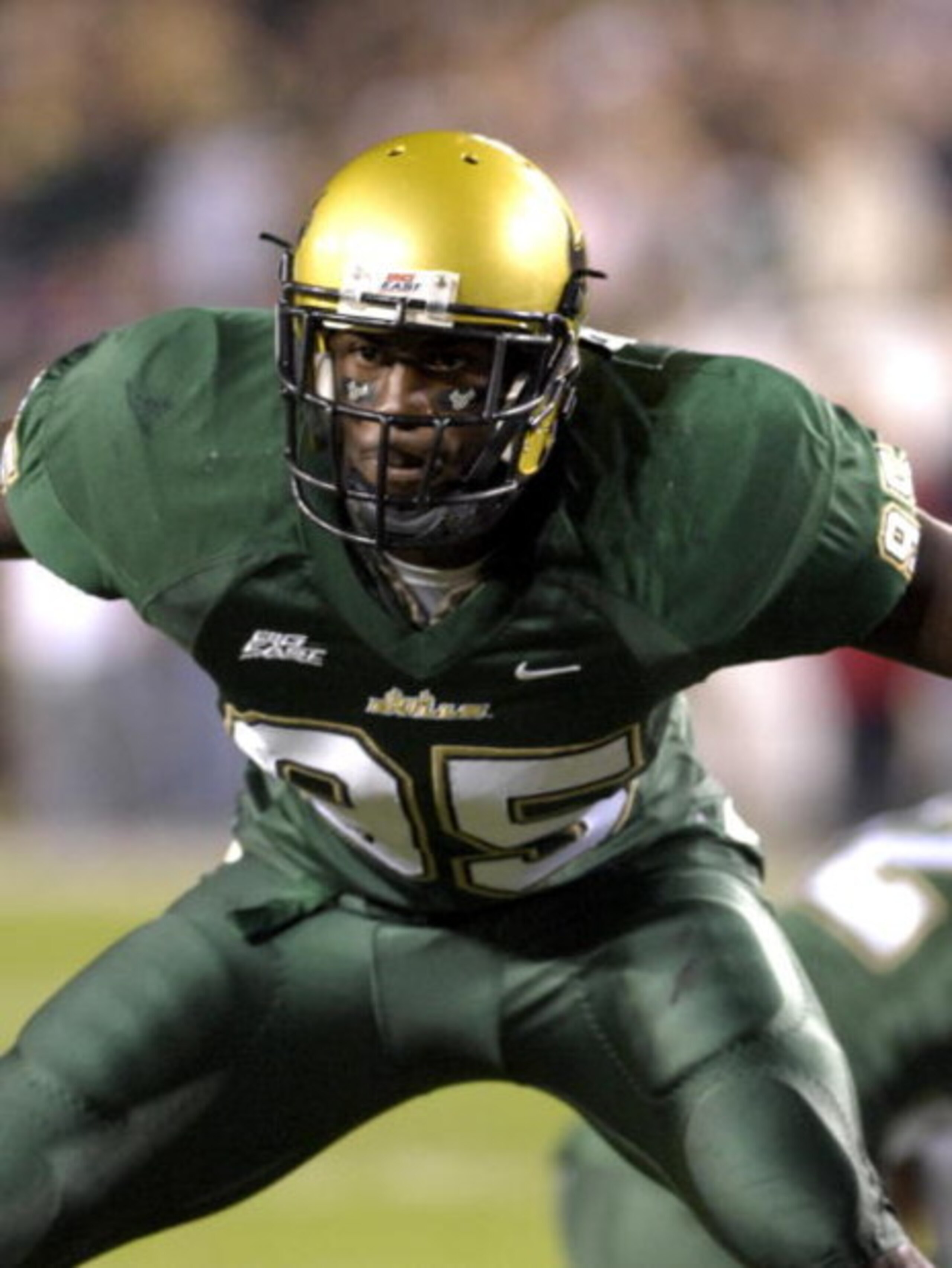 TAMPA, FL - NOVEMBER 17: Defensive end George Selvie #95 of the University of South Florida Bulls sets for play against the Louisville Cardinals at Raymond James Stadium on November 17, 2007 in Tampa, Florida.  South Florida won 55-17.  (Photo by Al Messe