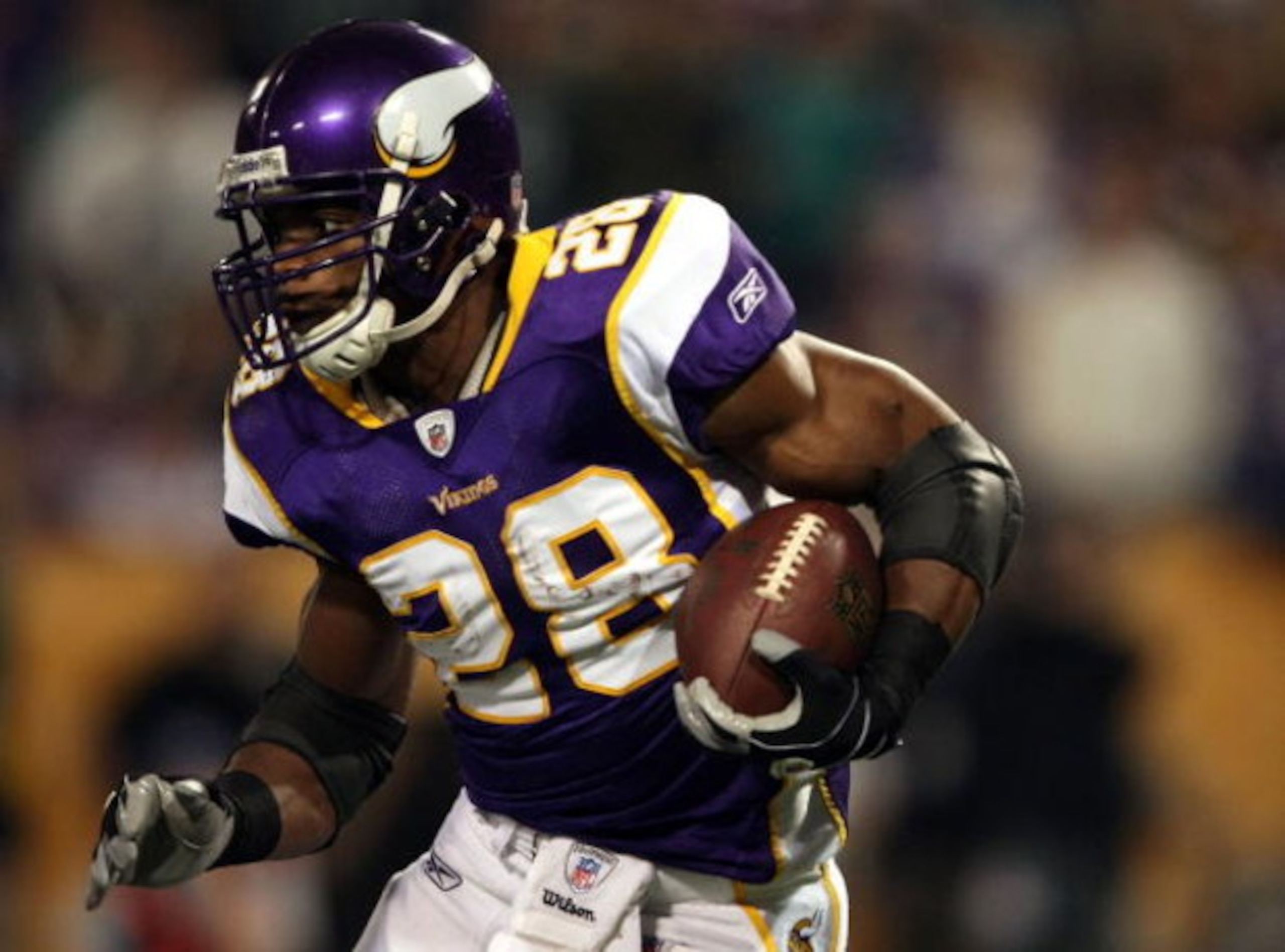 MINNEAPOLIS - JANUARY 4:   Adrian Peterson #28 of the Minnesota Vikings carries the ball in the first half against the Philadelphia Eagles during the NFC Wild Card playoff game on January 4,2009 at the Hubert H. Humphrey Metrodome in Minneapolis, Minnesot