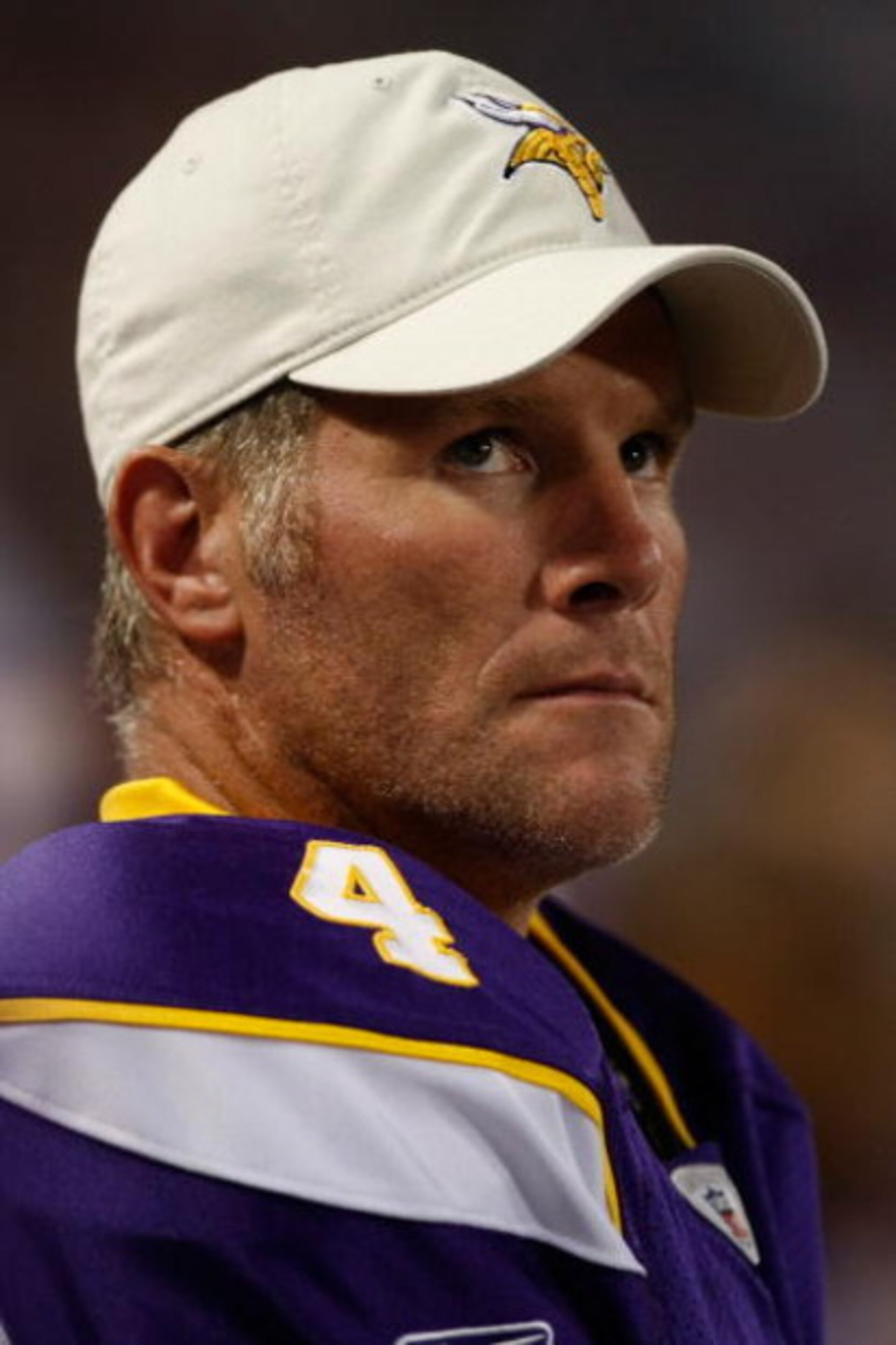 MINNEAPOLIS, MN - AUGUST 21:  Quarterback Brett Favre #4 of the Minnesota Vikings watches the action against the Kansas City Chiefs at Hubert H. Humphrey Metrodome on August 21, 2009 in Minneapolis, Minnesota. The Vikings defeated the Chiefs 17-13. (Photo