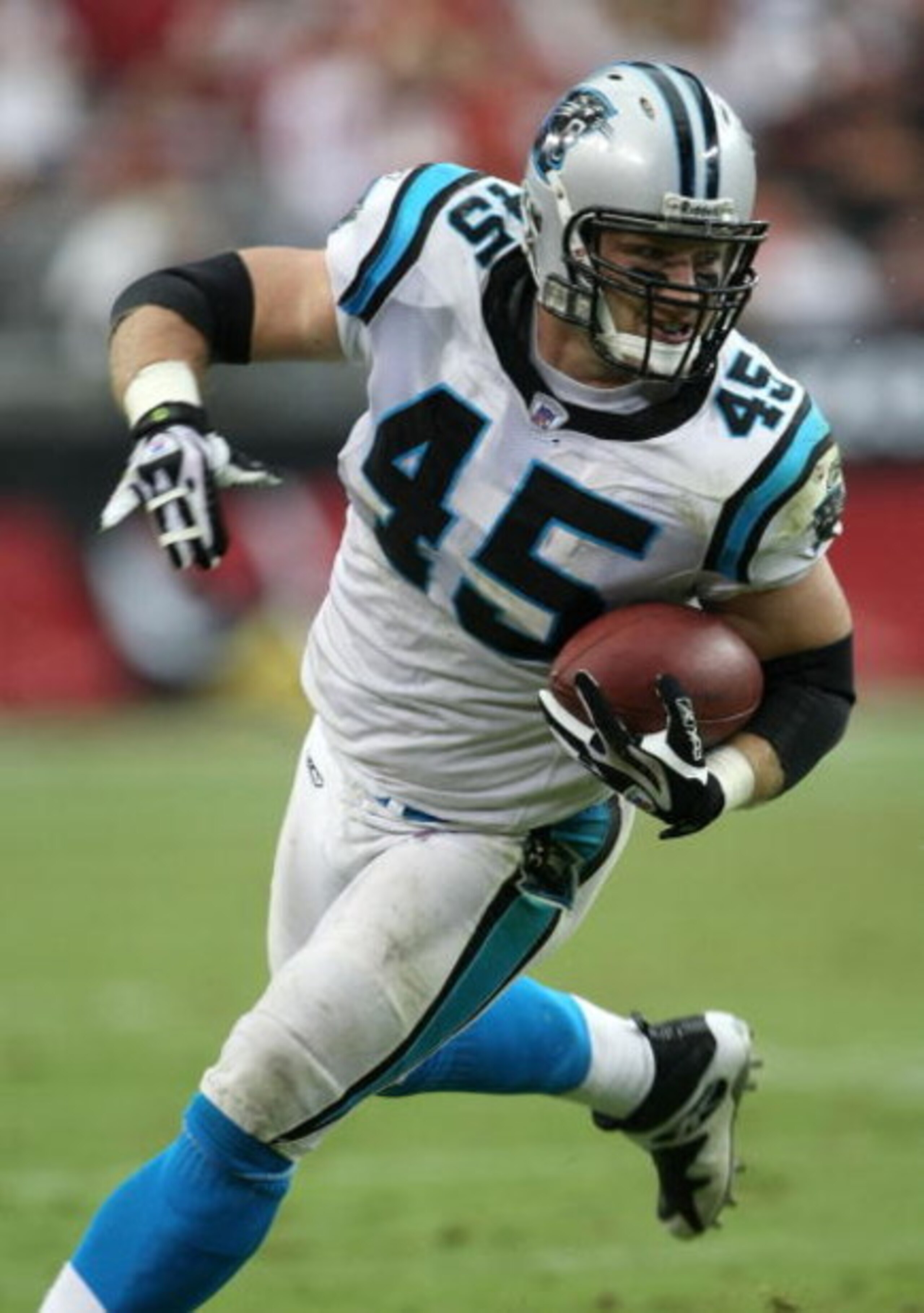 GLENDALE, AZ - OCTOBER 14:  Fullback Brad Hoover #45 of the Carolina Panthers carries the ball against the Arizona Cardinals at University of Phoenix Stadium October 14, 2007 in Glendale, Arizona. The Panthers won 25-10.  (Photo by Stephen Dunn/Getty Imag