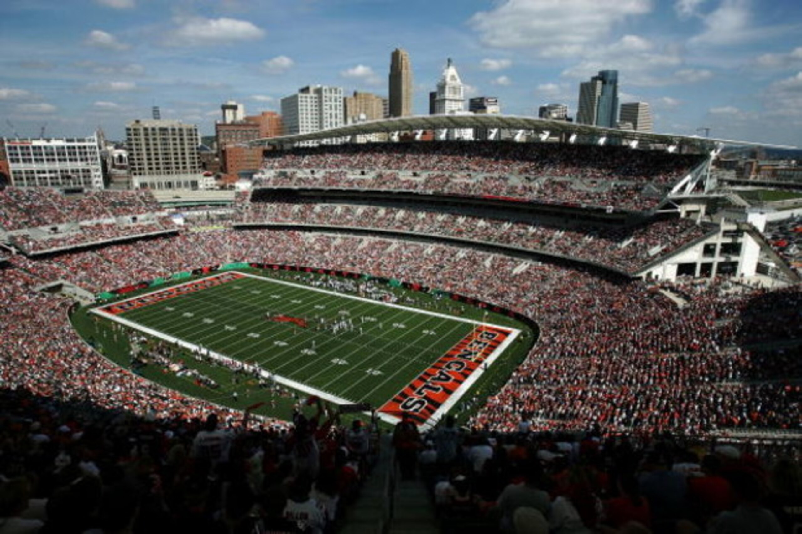 CINCINNATI - SEPTEMBER 26:  The Cincinnati Bengals play against the Baltimore Ravens at Paul Brown Stadium September 26, 2004 in Cincinnati, Ohio.  (Photo by Andy Lyons/Getty Images)