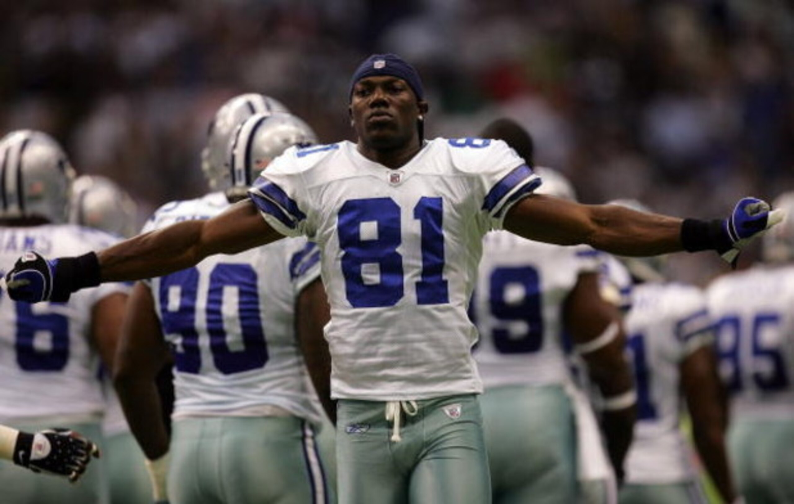 DALLAS - SEPTEMBER 15:  Wide receiver Terrell Owens #81 of the Dallas Cowboys before a game against the Philadelphia Eagles at Texas Stadium on September 15, 2008 in Irving, Texas.  (Photo by Ronald Martinez/Getty Images)