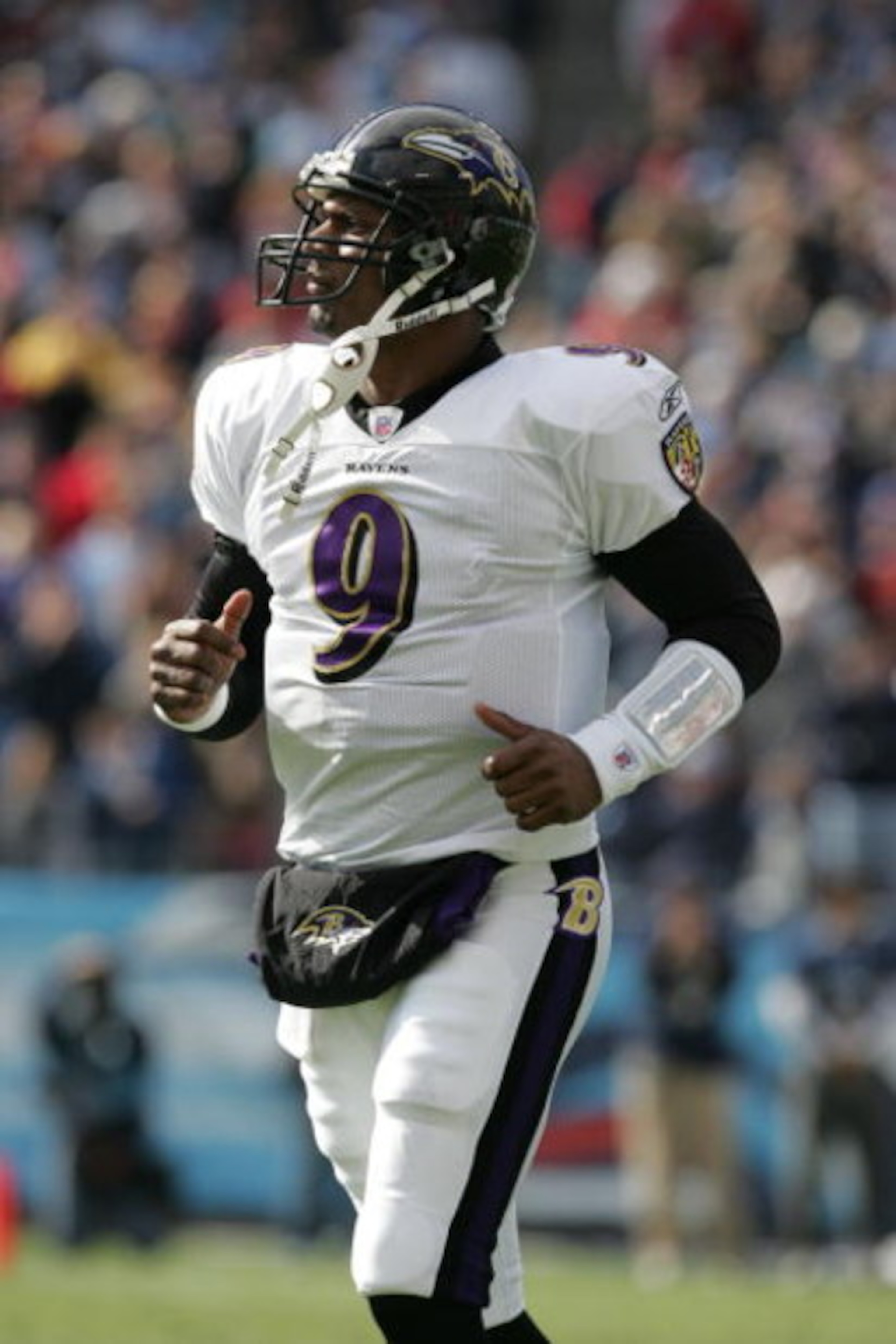 NASHVILLE, TN - NOVEMBER 12:  Steve McNair #9 of the Baltimore Ravens looks on against the Tennessee Titans on November 12, 2006 at LP Field in Nashville, Tennessee.  The Ravens won 27-26.  (Photo by Andy Lyons/Getty Images)
