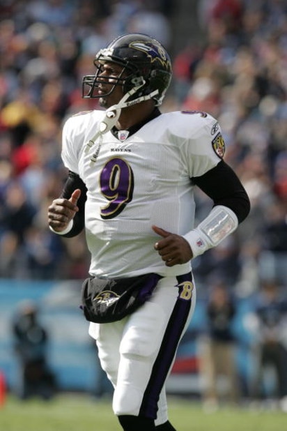 NASHVILLE, TN - NOVEMBER 12:  Steve McNair #9 of the Baltimore Ravens looks on against the Tennessee Titans on November 12, 2006 at LP Field in Nashville, Tennessee.  The Ravens won 27-26.  (Photo by Andy Lyons/Getty Images)