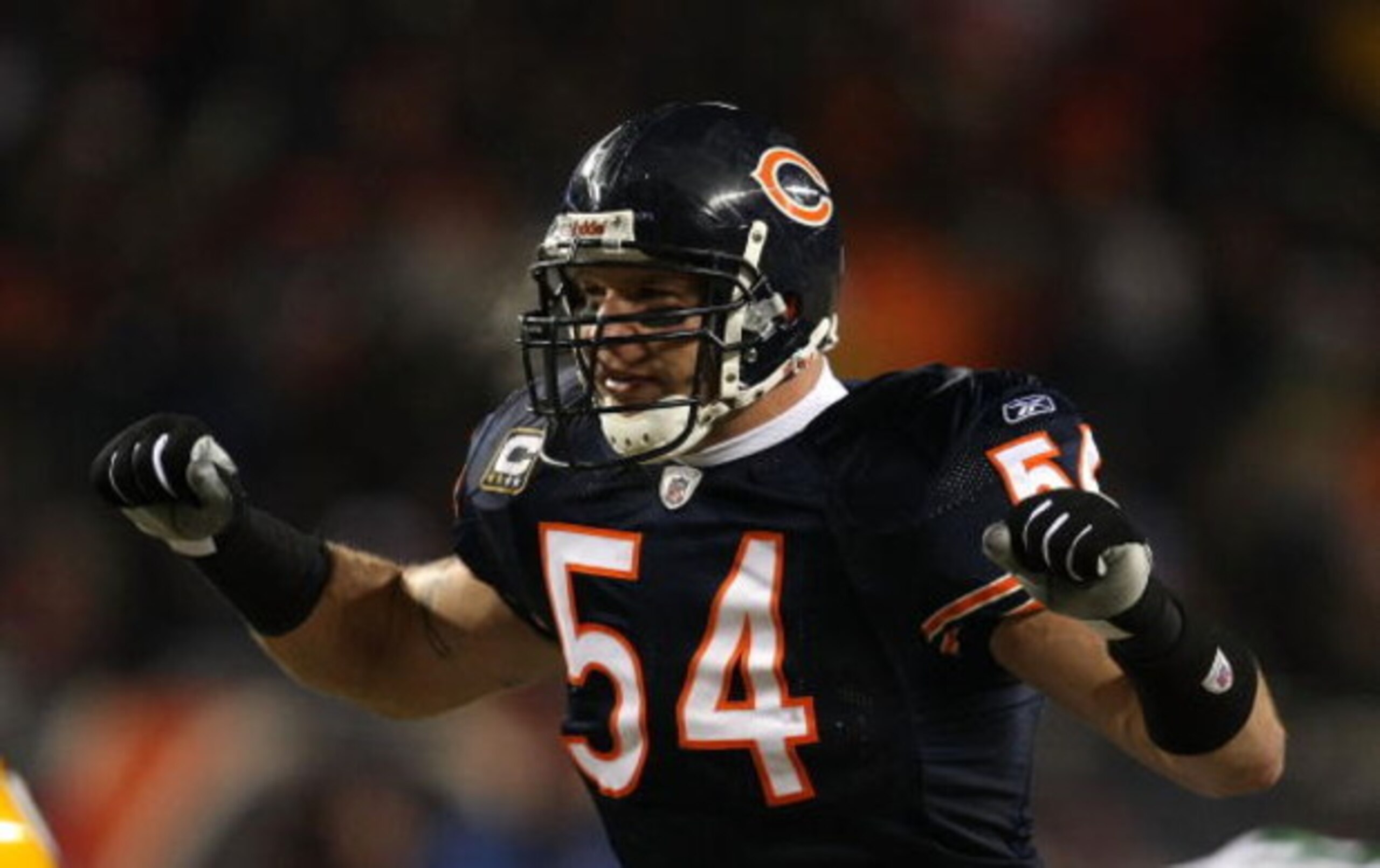CHICAGO - DECEMBER 22: Brian Urlacher #54 of the Chicago Bears calls defensive signals against the Green Bay Packers on December 22, 2008 at Soldier Field in Chicago, Illinois. The Bears defeated the Packers 20-17 in overtime. (Photo by Jonathan Daniel/Ge CHICAGO - DECEMBER 22: Brian Urlacher #54 of the Chicago Bears calls defensive signals against the Green Bay Packers on December 22, 2008 at Soldier Field in Chicago, Illinois. The Bears defeated the Packers 20-17 in overtime. (Photo by Jonathan Daniel/Ge