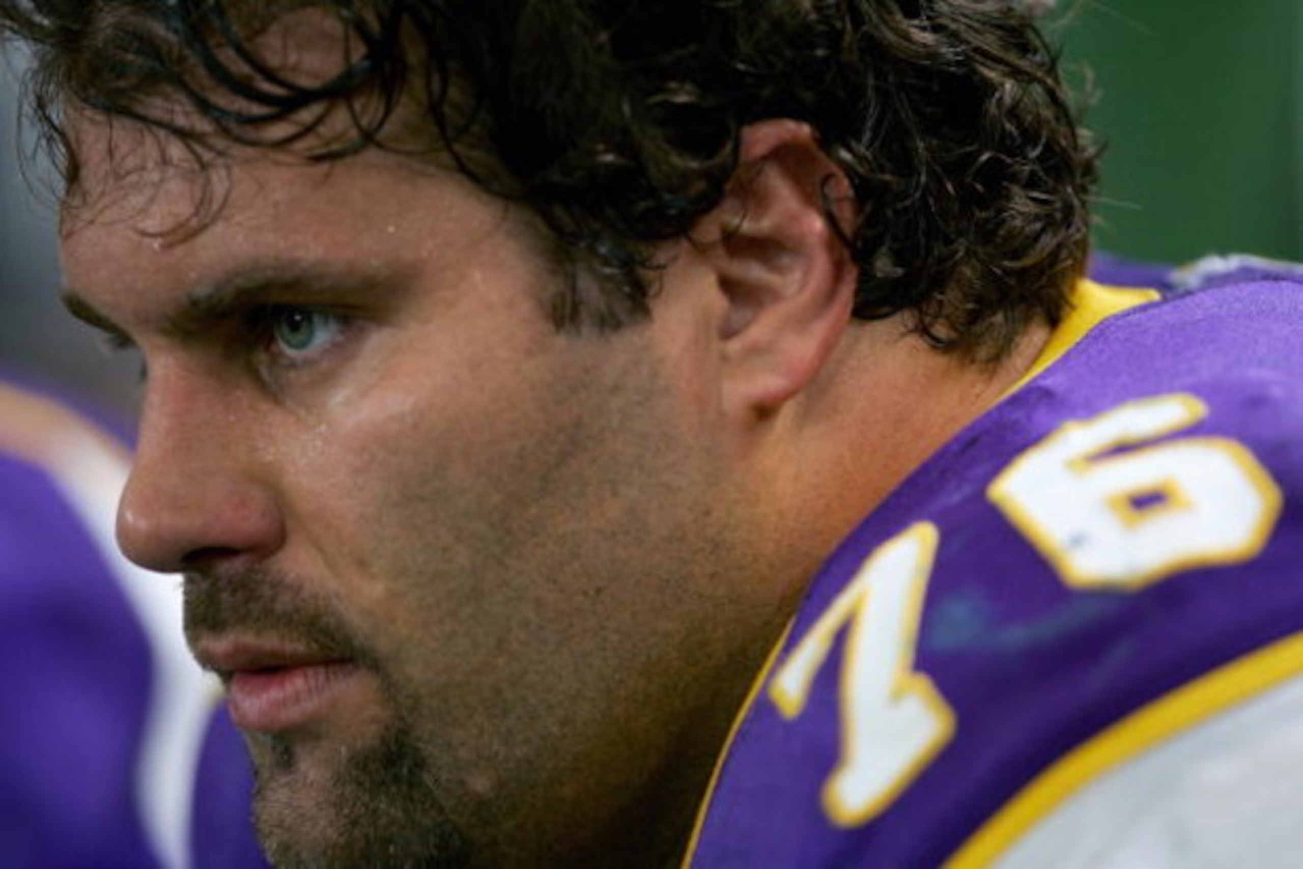 INNEAPOLIS - SEPTEMBER 24: Steve Hutchinson #76 of the Minnesota Vikings rests on the sideline during the game with the Chicago Bears September on 24, 2006 at the Metrodome in Minneapolis, Minnesota. The Bears won 19-16. (Photo by Doug Pensinger/Getty I INNEAPOLIS - SEPTEMBER 24: Steve Hutchinson #76 of the Minnesota Vikings rests on the sideline during the game with the Chicago Bears September on 24, 2006 at the Metrodome in Minneapolis, Minnesota. The Bears won 19-16. (Photo by Doug Pensinger/Getty I