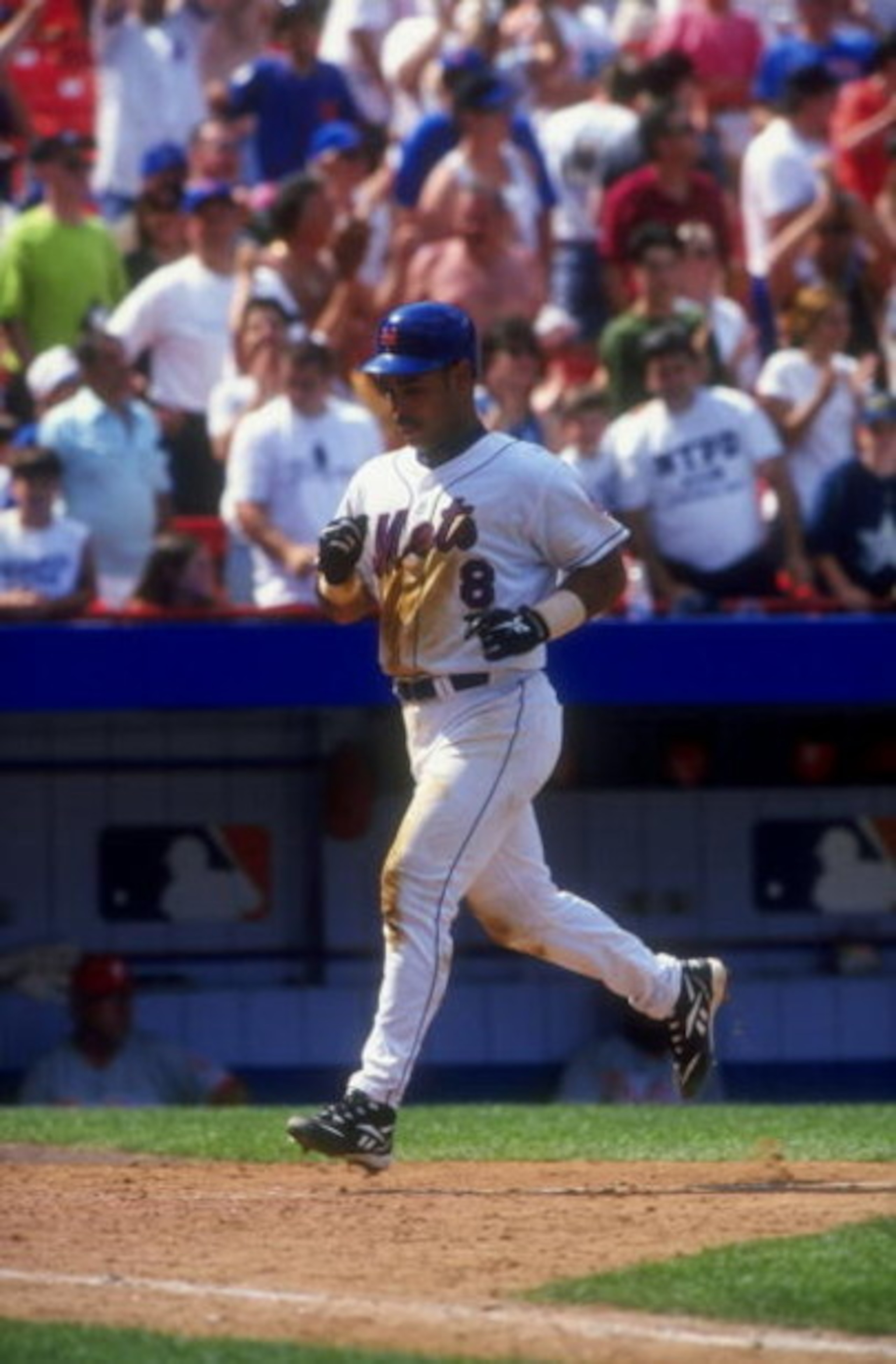 18 Jul 1998: Infielder Carlos Baerga #8 of the New York Mets in action during the game against the Philadelphia Phillies at Shea Stadium in Flushing, New York. The Mets defeated the Phillies 7-0.