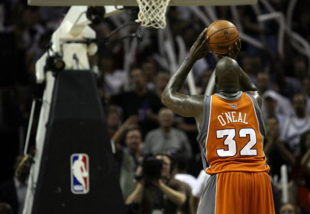SAN ANTONIO - APRIL 22: Center Shaquille O'Neal #32 of the Phoenix Suns takes a freethrow against the San Antonio Spurs in Game Two of the Western Conference Quarterfinals during the 2008 NBA Playoffs at the AT&T Center on April 22, 2008 in San Antonio, T