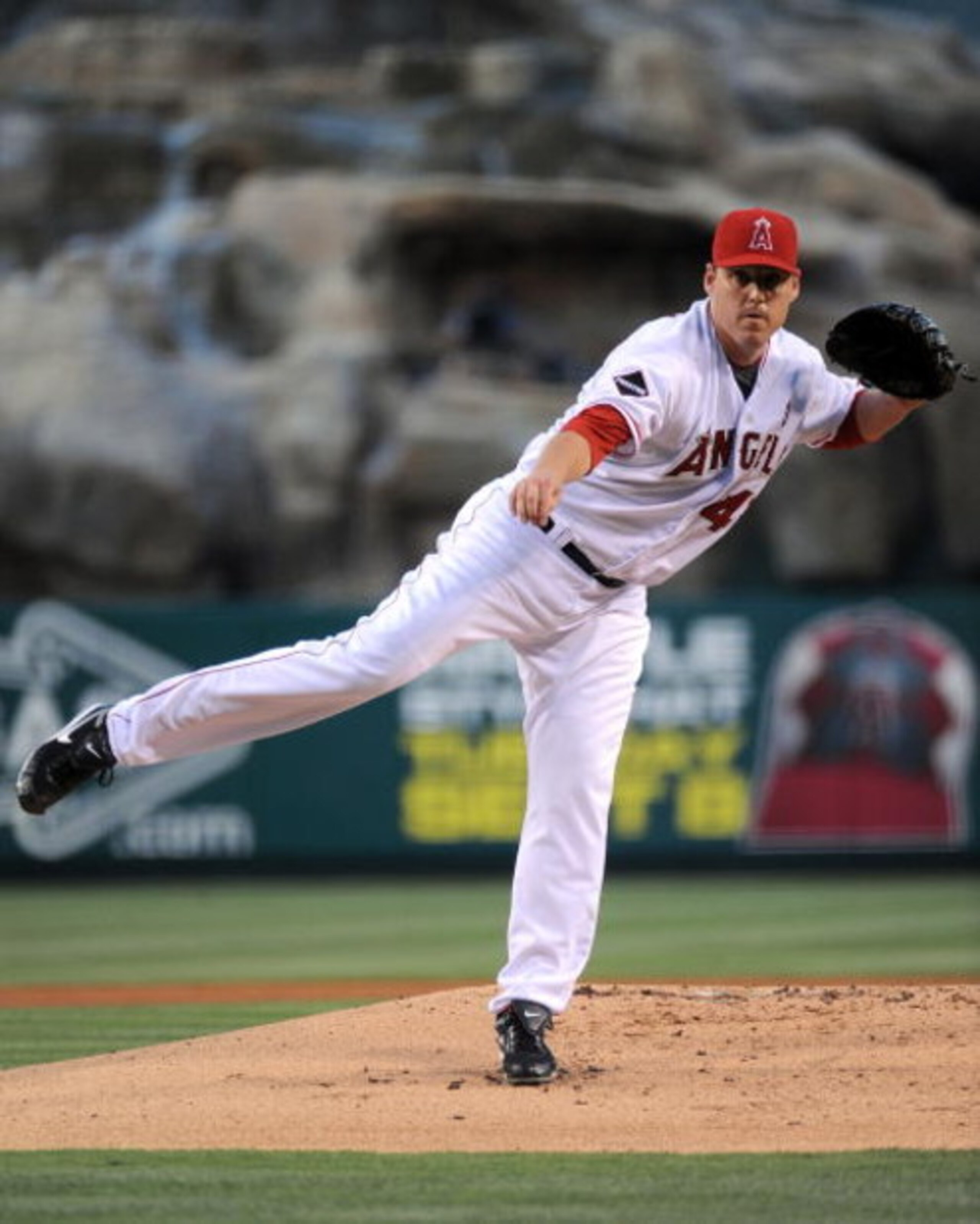 ANAHEIM, CA - AUGUST 25: John Lackey #41 of the Los Angeles Angels of Anaheim pitches during the first inning at Angel Stadium of Anaheim on August 25, 2009 in Anaheim, California. (Photo by Harry How/Getty Images) ANAHEIM, CA - AUGUST 25: John Lackey #41 of the Los Angeles Angels of Anaheim pitches during the first inning at Angel Stadium of Anaheim on August 25, 2009 in Anaheim, California. (Photo by Harry How/Getty Images)