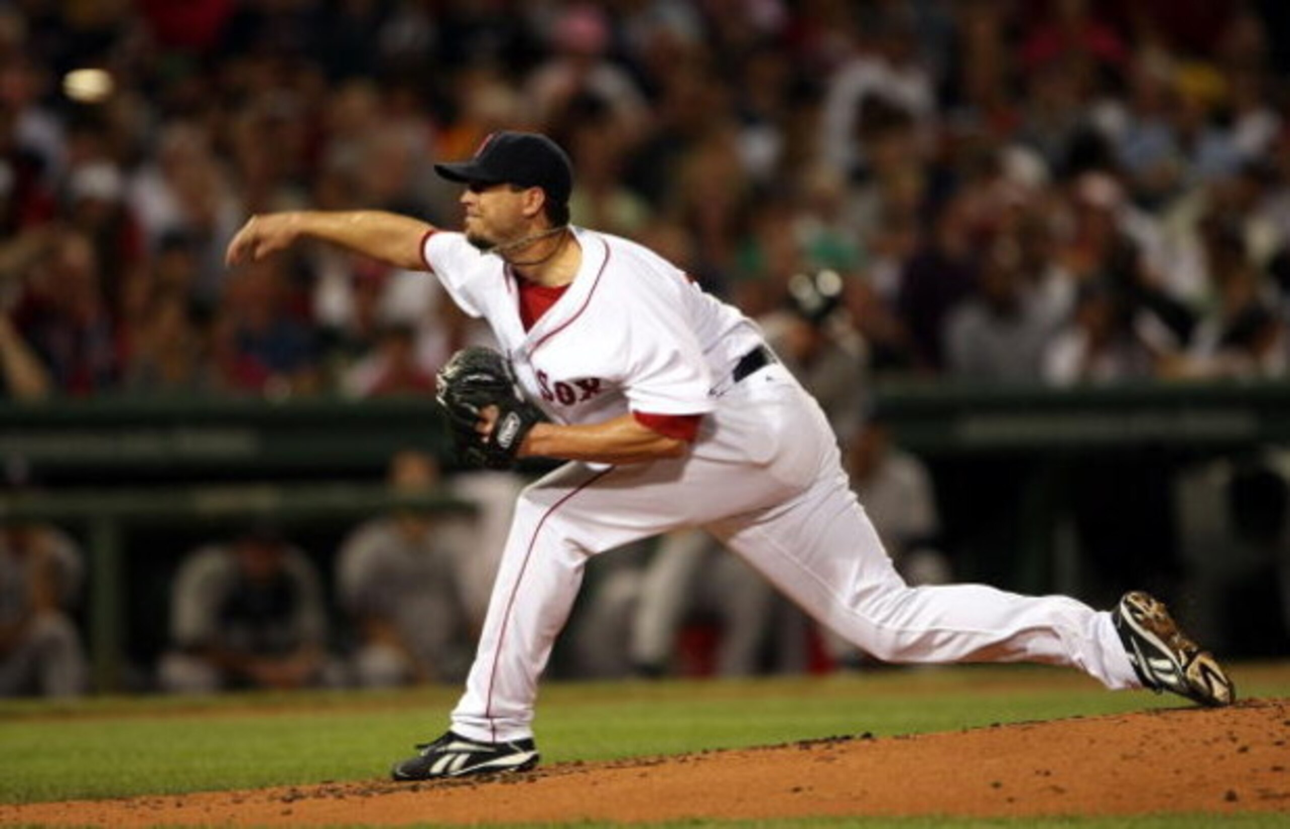 BOSTON - AUGUST 23: Josh Beckett #19 of the Boston Red Sox delivers a pitch against the New York Yankees on August 23, 2009 at Fenway Park in Boston, Massachusetts. (Photo by Elsa/Getty Images) BOSTON - AUGUST 23: Josh Beckett #19 of the Boston Red Sox delivers a pitch against the New York Yankees on August 23, 2009 at Fenway Park in Boston, Massachusetts. (Photo by Elsa/Getty Images)