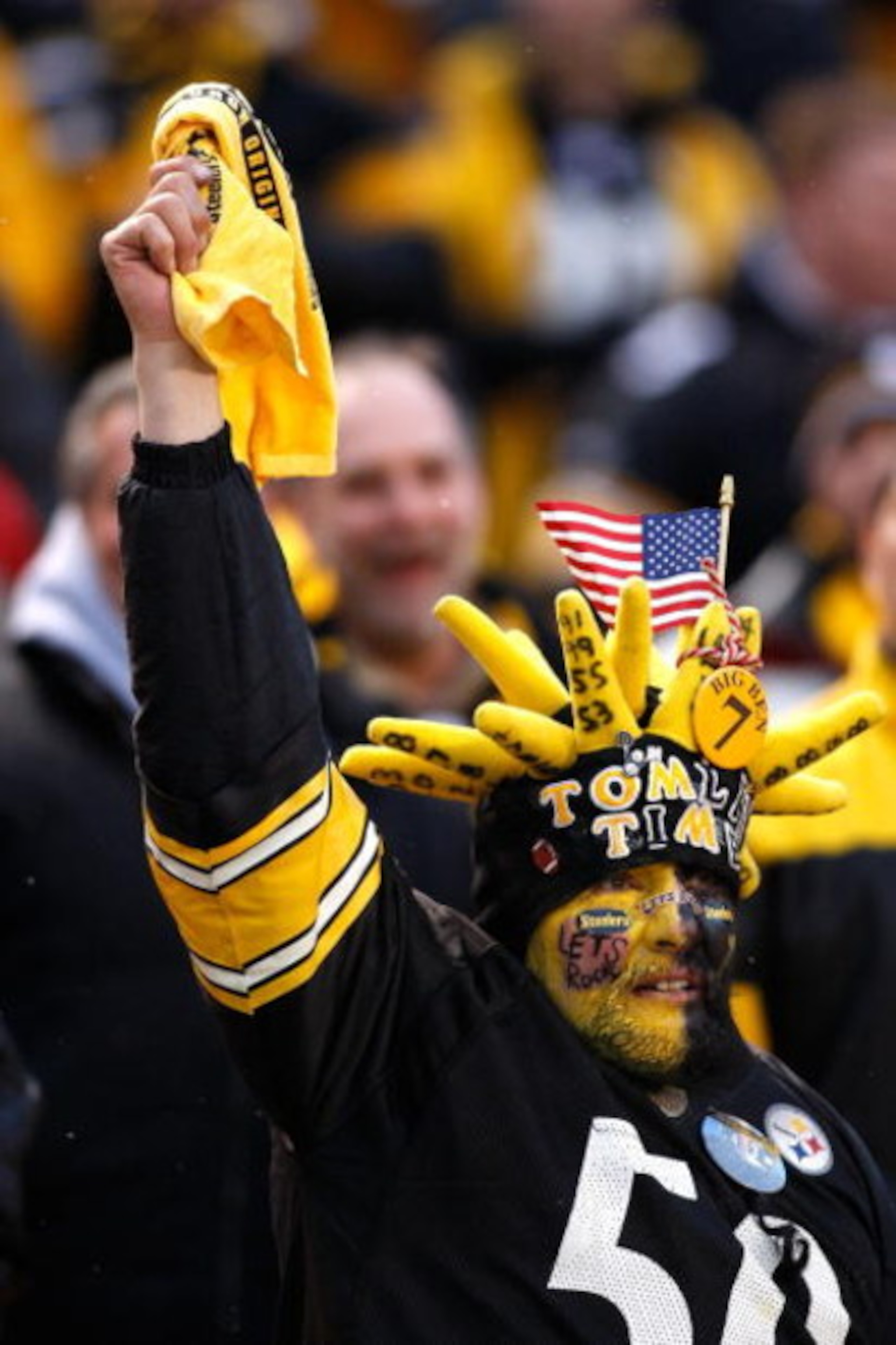 PITTSBURGH - JANUARY 11:  Fans of the Pittsburgh Steelers support their team against the San Diego Chargers during their AFC Divisional Playoff Game on January 11, 2009 at Heinz Field in Pittsburgh, Pennsylvania.  (Photo by Chris Graythen/Getty Images)