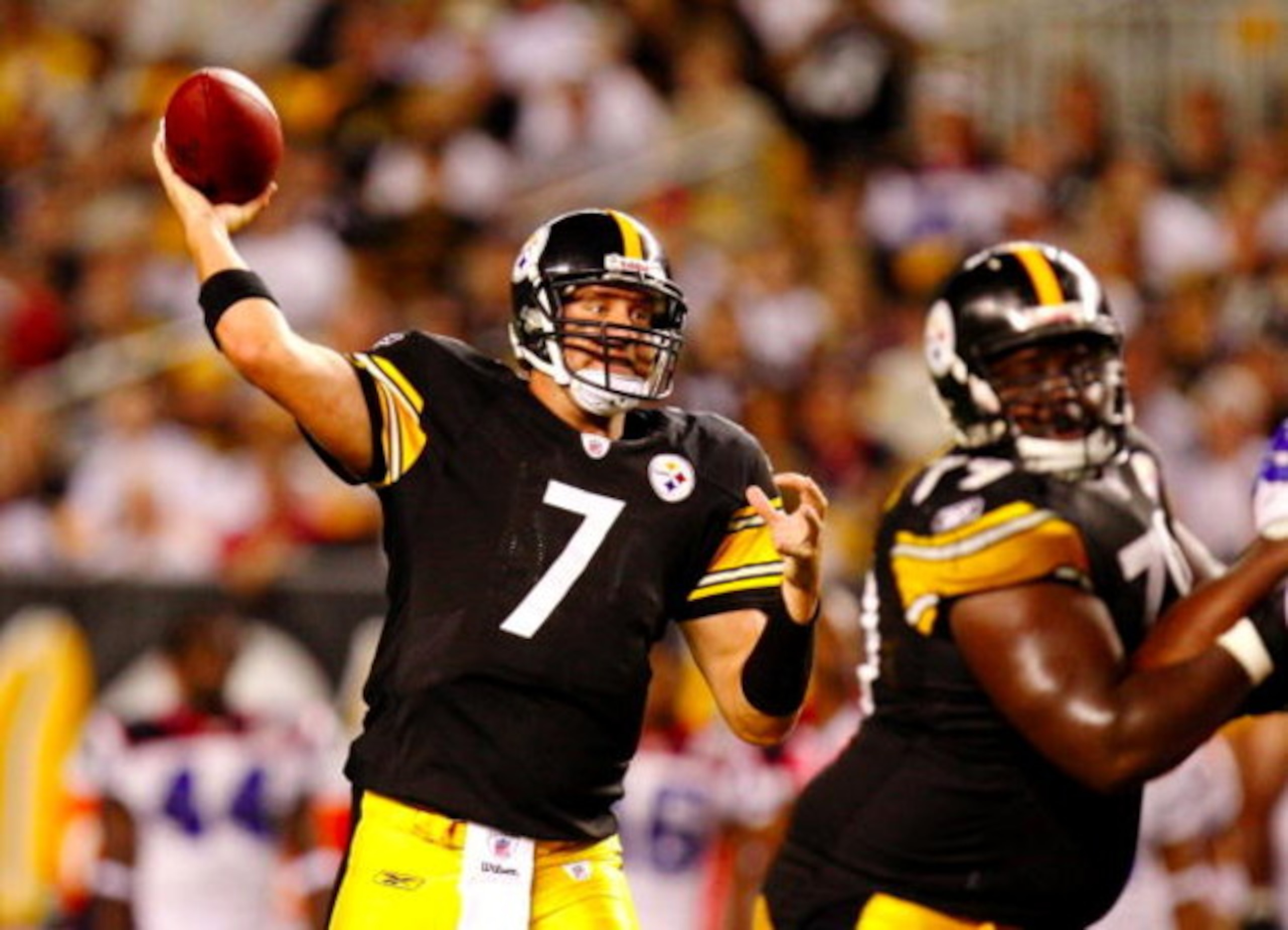 PITTSBURGH - AUGUST 29:  Quarterback Ben Roethlisberger #7 of the Pittsburgh Steelers passes downfield in the second quarter during the game against the Buffalo Bills at Heinz Field on August 29, 2009 in Pittsburgh, Pennsylvania. (Photo by Gregory Shamus/