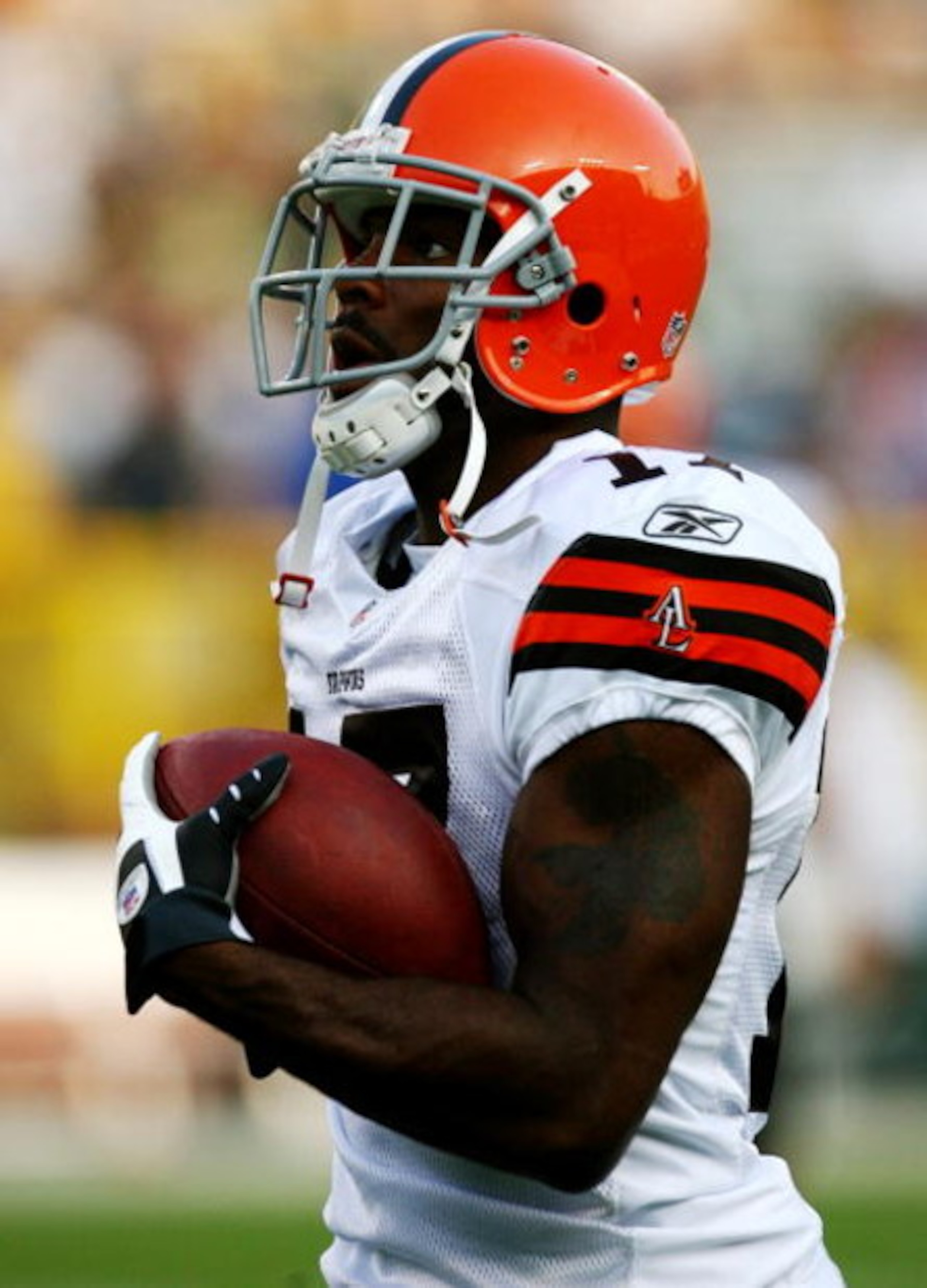 GREEN BAY, WI - AUGUST 15:  Wide receiver Braylon Edwards #17 of the Cleveland Browns warms up before taking on the Green Bay Packers during the preseason game at Lambeau Field on August 15, 2009 in Green Bay, Wisconsin. (Photo by Jonathan Daniel/Getty Im