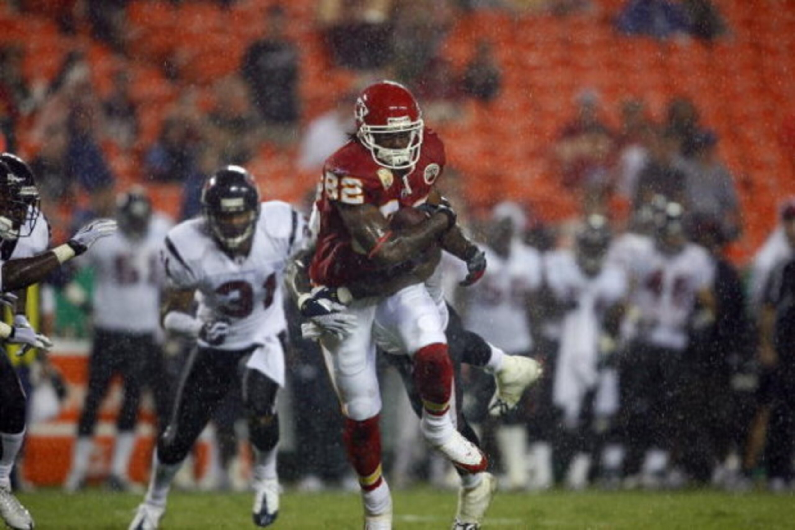 AUGUST 15, 2009 - KANSAS CITY, MO:  Wide receiver Dwayne Bowe #82 of the Kansas City Chiefs carries the ball downfield against the Houston Texans during the preseason game at Arrowhead Stadium on August 15, 2009 in Kansas City, Missouri. (Photo by Dilip V