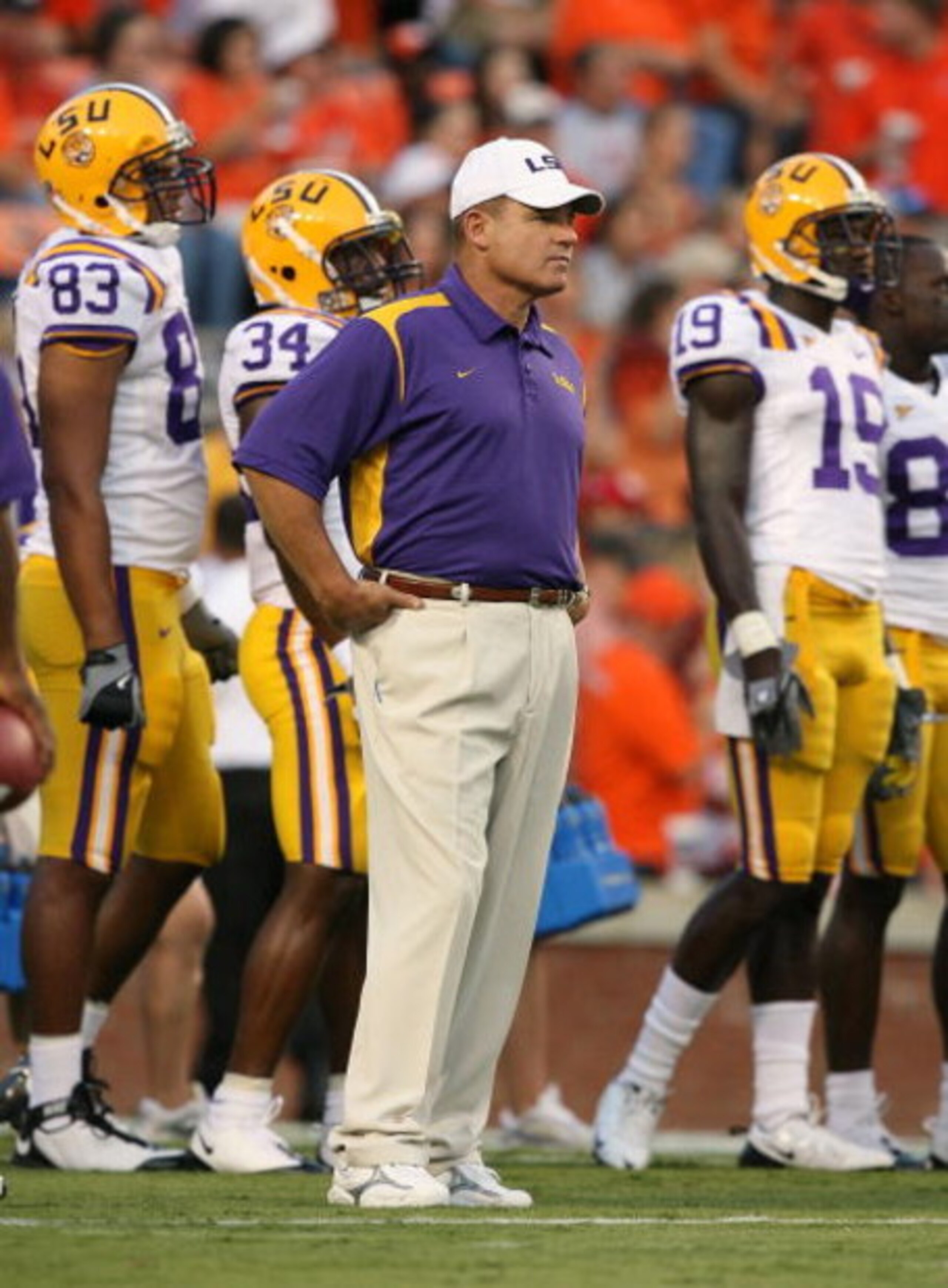 AUBURN, AL - SEPTEMBER 20:  Head coach Les Miles of the LSU Tigers watches his team warm-up prior to taking on the Auburn Tigers at Jordan-Hare Stadium on September 20, 2008 in Auburn, Alabama. LSU defeated Auburn 26-21.  (Photo by Doug Benc/Getty Images)