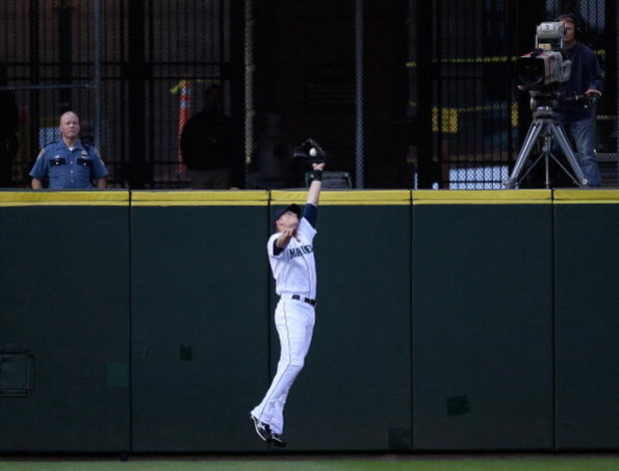SEATTLE - AUGUST 25:  Left fielder Michael Saunders #55 of the Seattle Mariners makes a leaping catch in the second inning against the Oakland Athletics on August 25, 2009 at Safeco Field in Seattle, Washington. (Photo by Otto Greule Jr/Getty Images)