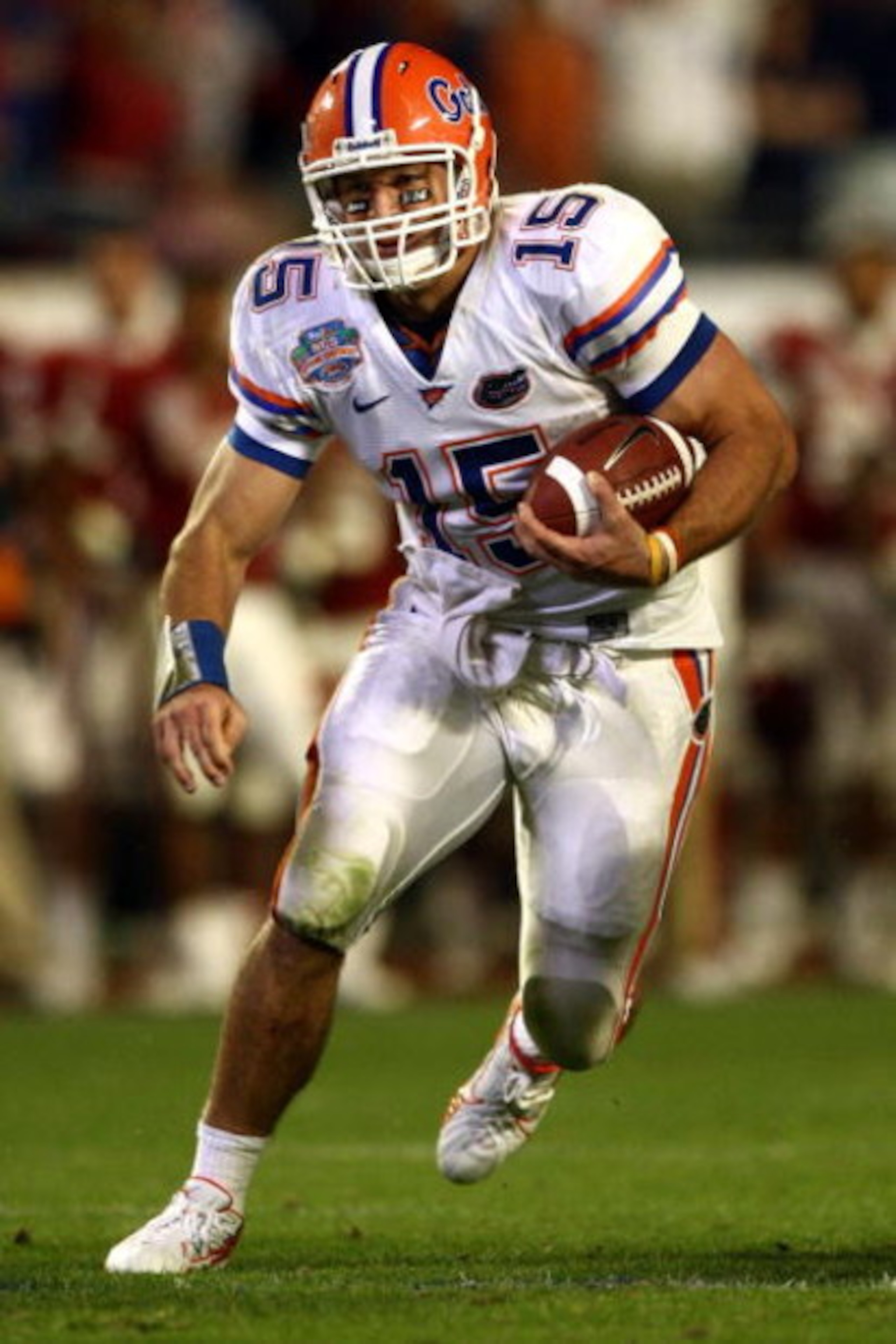 MIAMI - JANUARY 08:  Quarterback Tim Tebow #15 of the Florida Gators runs with the ball against the Oklahoma Sooners in the FedEx BCS National Championship Game at Dolphin Stadium on January 8, 2009 in Miami, Florida.  (Photo by Donald Miralle/Getty Image
