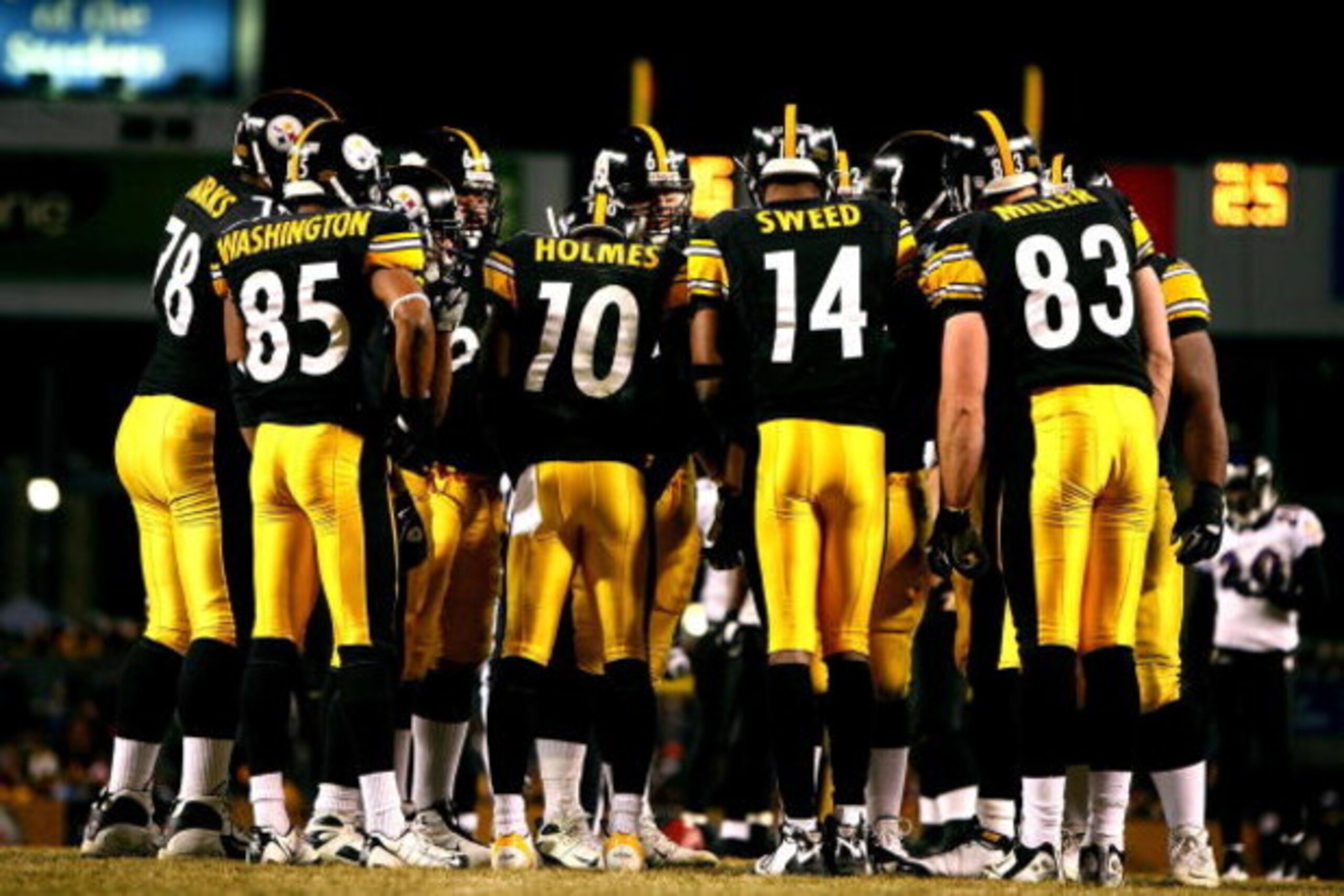 PITTSBURGH - JANUARY 18:  (L-R) Nate Washington #85, Santonio Holmes #10, Limas Sweed #14 and Heath Miller #83 of the Pittsburgh Steelers stand in the huddle against the Baltimore Ravens during the AFC Championship game on January 18, 2009 at Heinz Field 