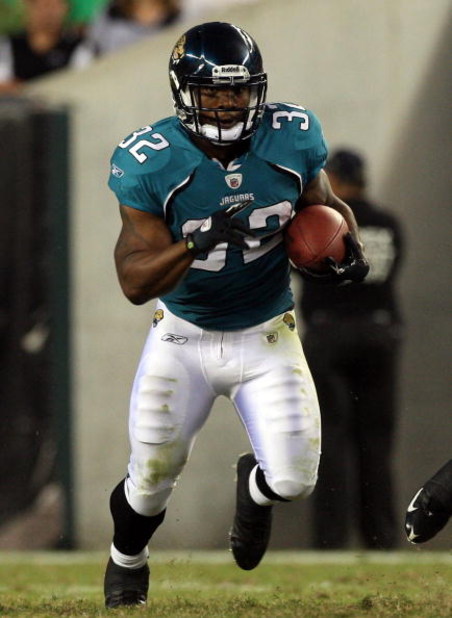 PHILADELPHIA - AUGUST 27:  Maurice Jones-Drew #32 of the Jacksonville Jaguars runs the ball against the Philadelphia Eagles during the preseason game at Lincoln Financial Field on August 27, 2009 in Philadelphia, Pennsylvania.  (Photo by Jim McIsaac/Getty