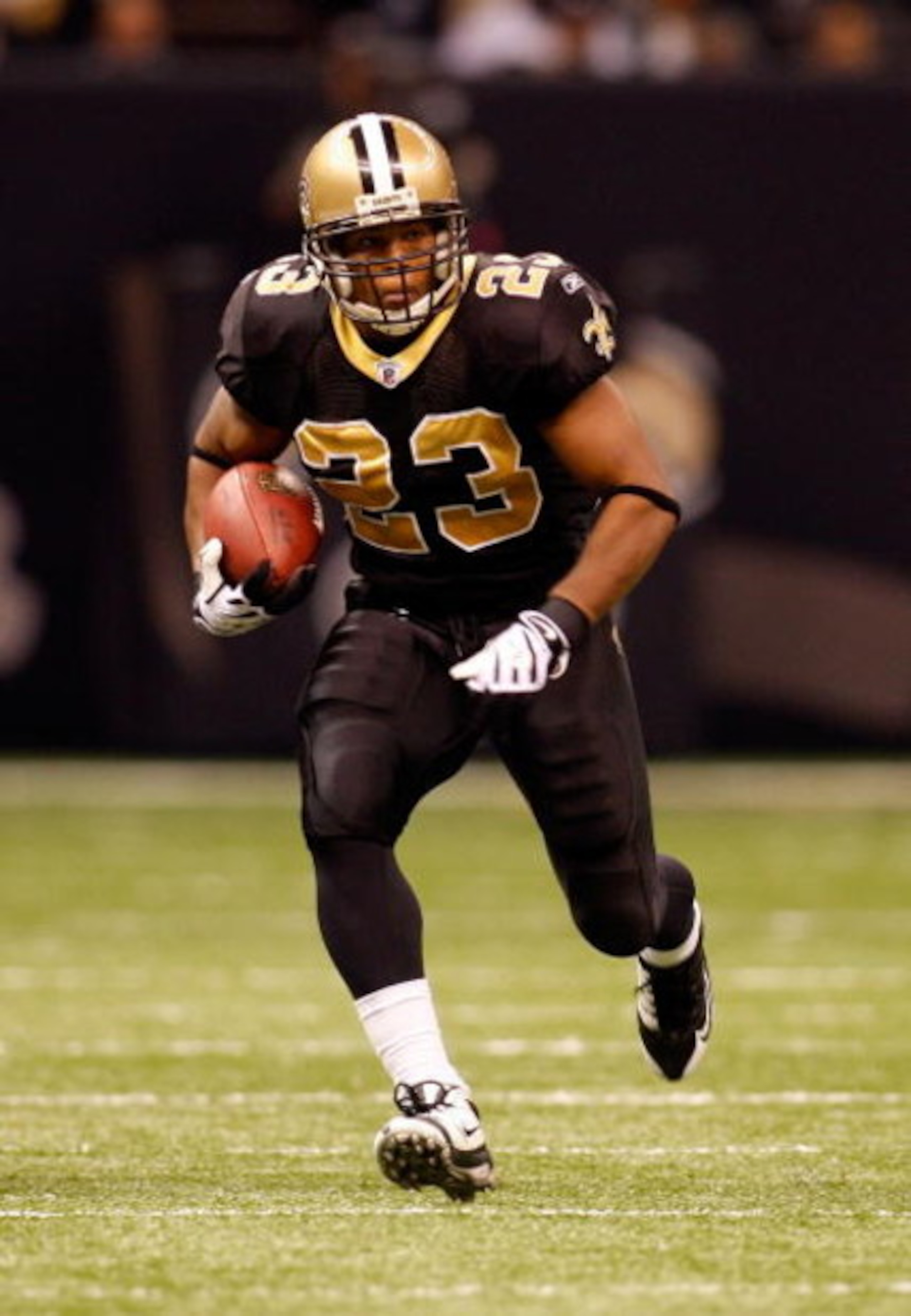NEW ORLEANS - NOVEMBER 24:  Pierre Thomas #23 of the New Orleans Saints against the Green Bay Packers on November 24, 2009 at the Superdome in New Orleans, Louisiana.  (Photo by Chris Graythen/Getty Images)