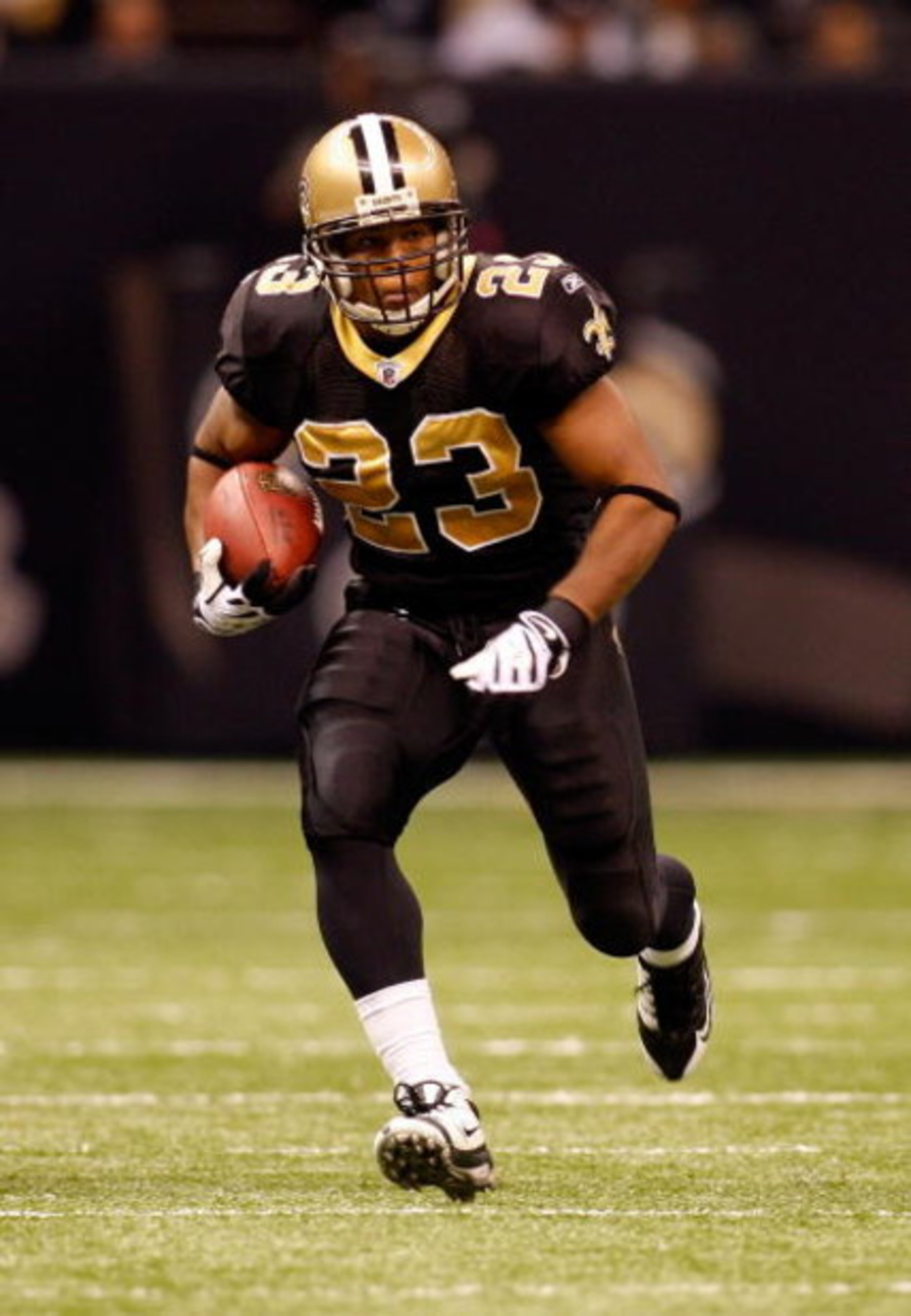 NEW ORLEANS - NOVEMBER 24:  Pierre Thomas #23 of the New Orleans Saints against the Green Bay Packers on November 24, 2009 at the Superdome in New Orleans, Louisiana.  (Photo by Chris Graythen/Getty Images)