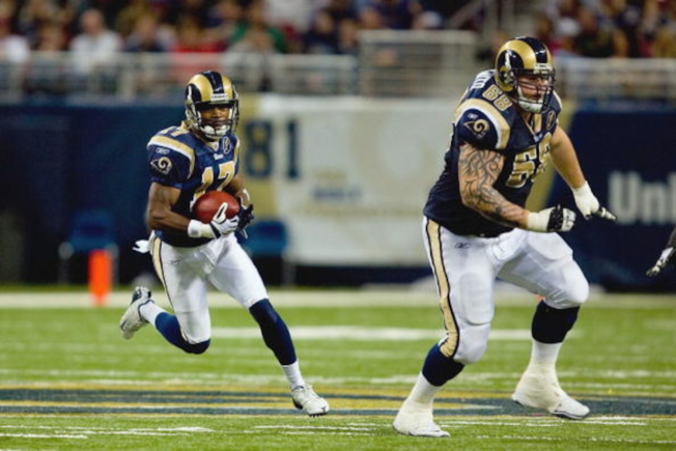ST. LOUIS, MO - DECEMBER 14: Donnie Avery #17 of the St. Louis Rams carries the ball against the Seattle Seahawks at the Edward Jones Dome on December 14, 2008 in St. Louis, Missouri. (Photo by: Dilip Vishwanat/Getty Images)