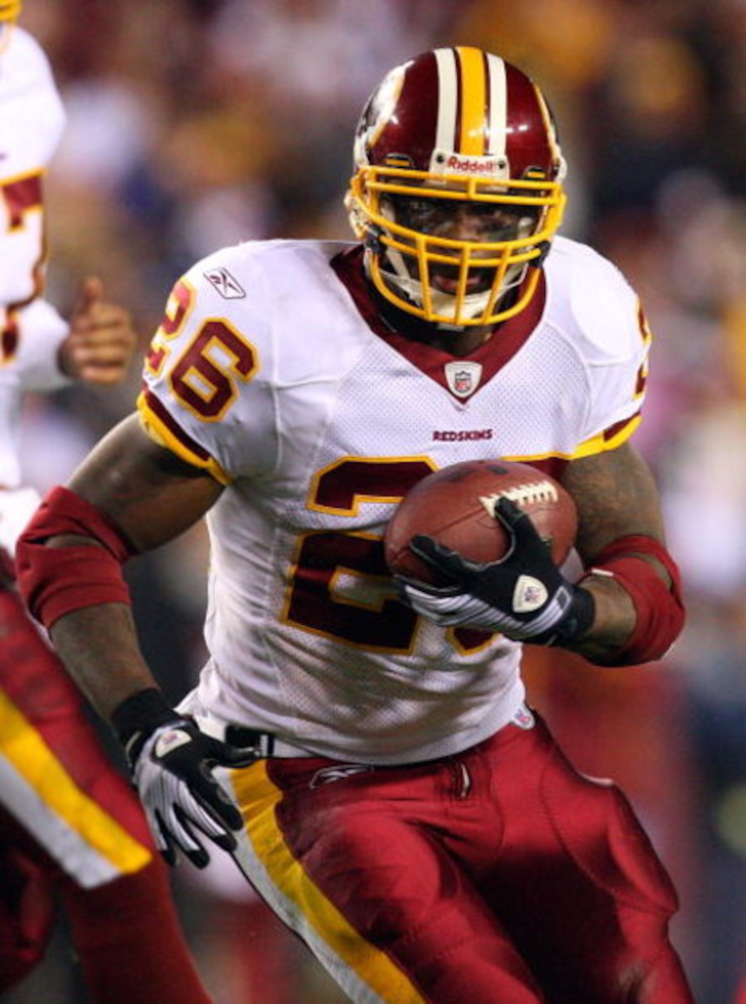 LANDOVER, MD - NOVEMBER 16:  Clinton Portis #26 of the Washington Redskins in action against the Dallas Cowboys on November 16, 2008 at FedEx Field in Landover, Maryland.  (Photo by Jim McIsaac/Getty Images)