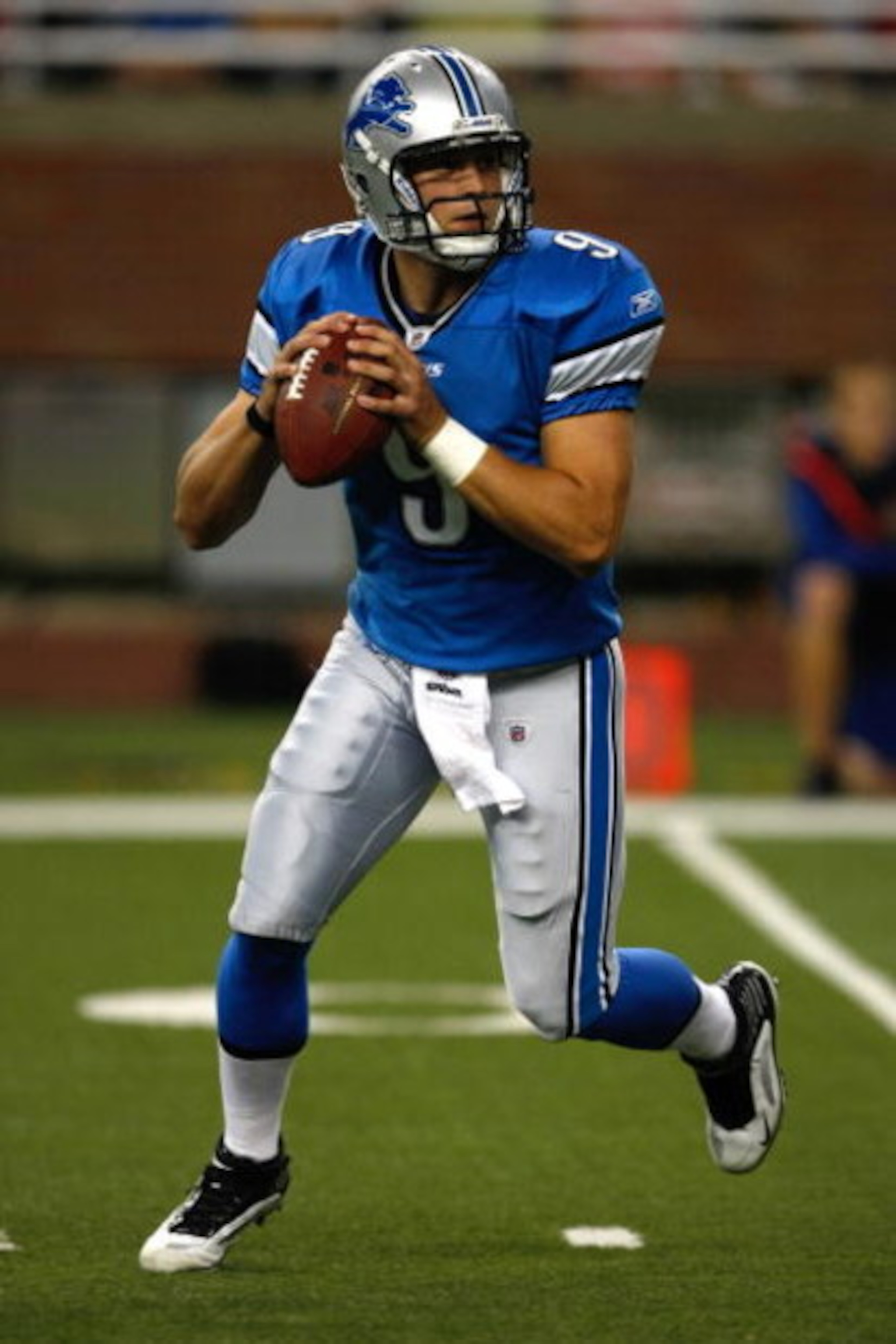 DETROIT, MI - AUGUST 28: Quarterback Matthew Stafford #9 of the Detroit Lions drops back to pass the football against the Indianapolis Colts at Ford Field on August 28, 2009 in Detroit, Michigan.  (Photo by Scott Boehm/Getty Images)