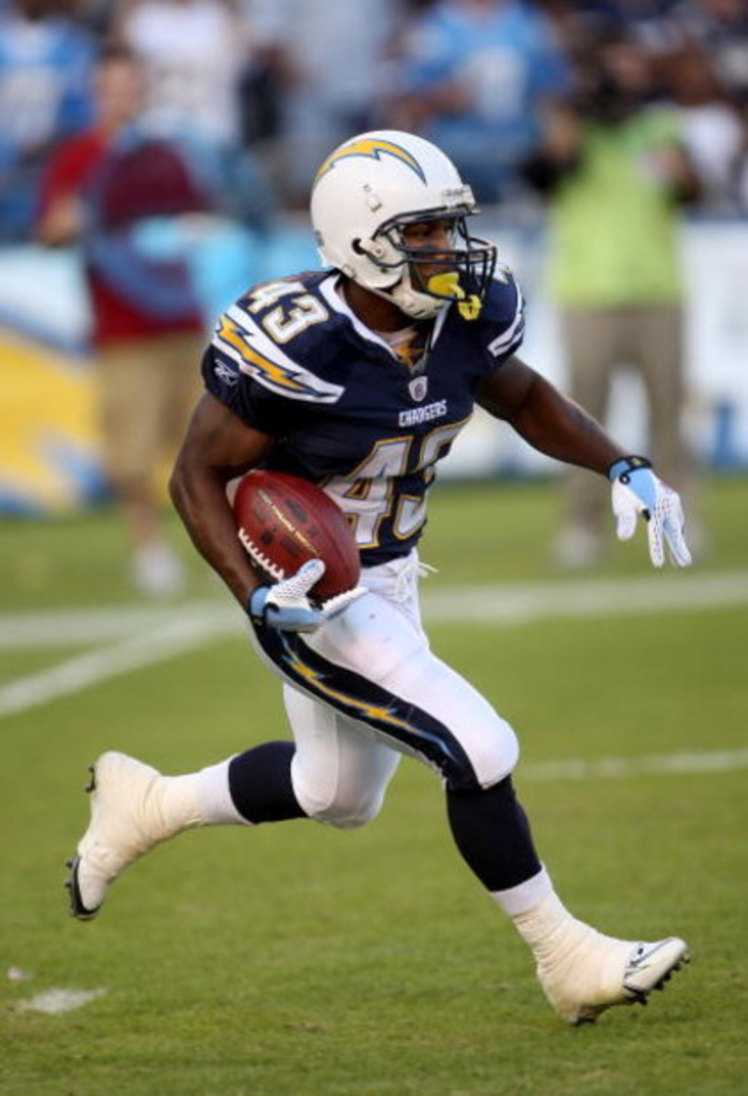 SAN DIEGO - NOVEMBER 30:  Running back Darren Sproles #43 of the San Diego Chargers returns a kick against the Atlanta Falcons on November 30, 2008 at Qualcomm Stadium in San Diego, California.  The Falcons won 22-16.  (Photo by Stephen Dunn/Getty Images)