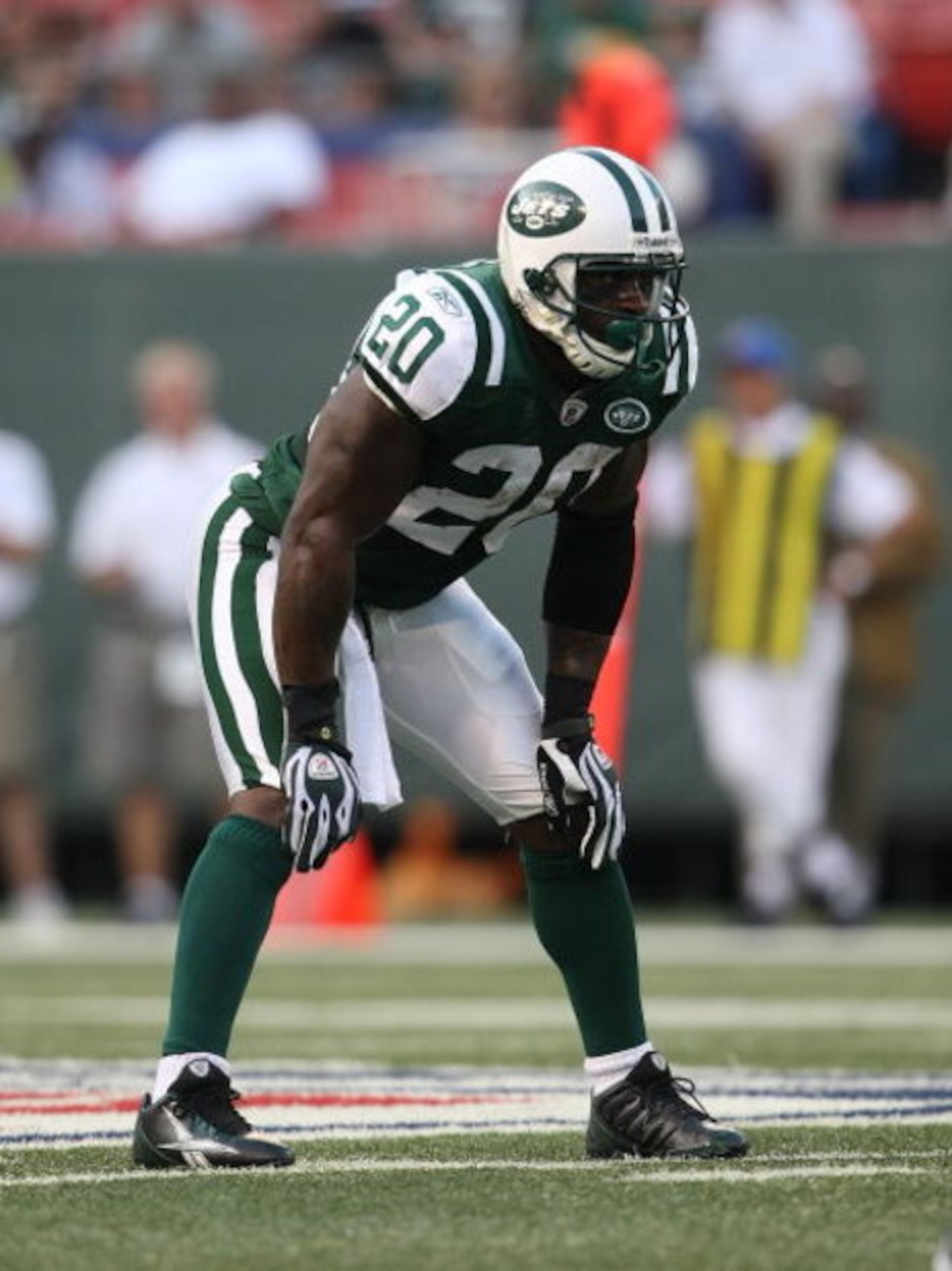 EAST RUTHERFORD, NJ - AUGUST 14:  Thomas Jones #20 of the New York Jets against the St. Louis Rams during their preseason game at Giants Stadium on August 14, 2009  in East Rutherford, New Jersey.  (Photo by Nick Laham/Getty Images)