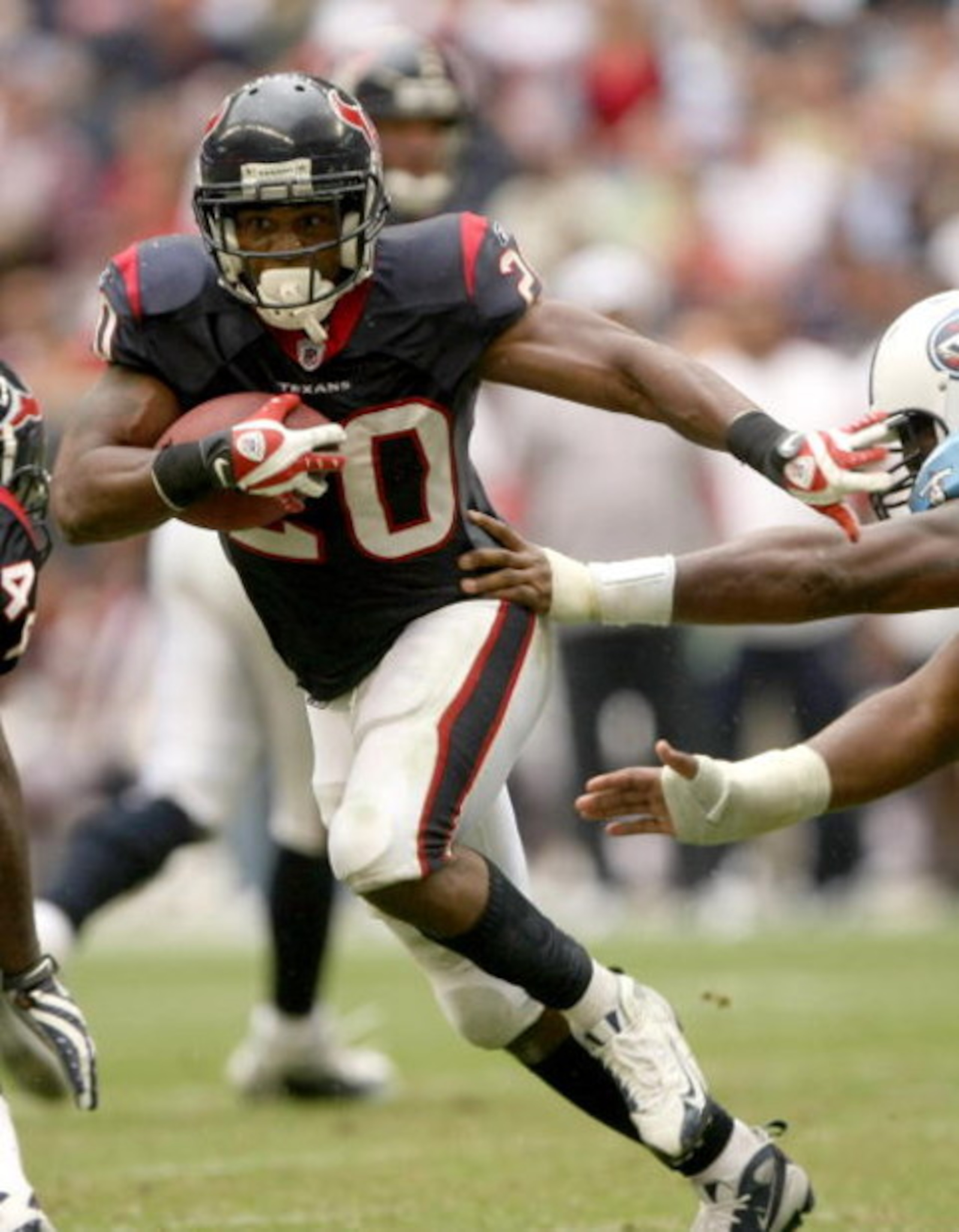 HOUSTON - DECEMBER 14: Running back Steve Slaton #20 of the Houston Texans carries the ball against the Tennessee Titans on December 14, 2008 at Reliant Stadium in Houston, Texas.  The Texans won 13-12.  (Photo by Stephen Dunn/Getty Images)