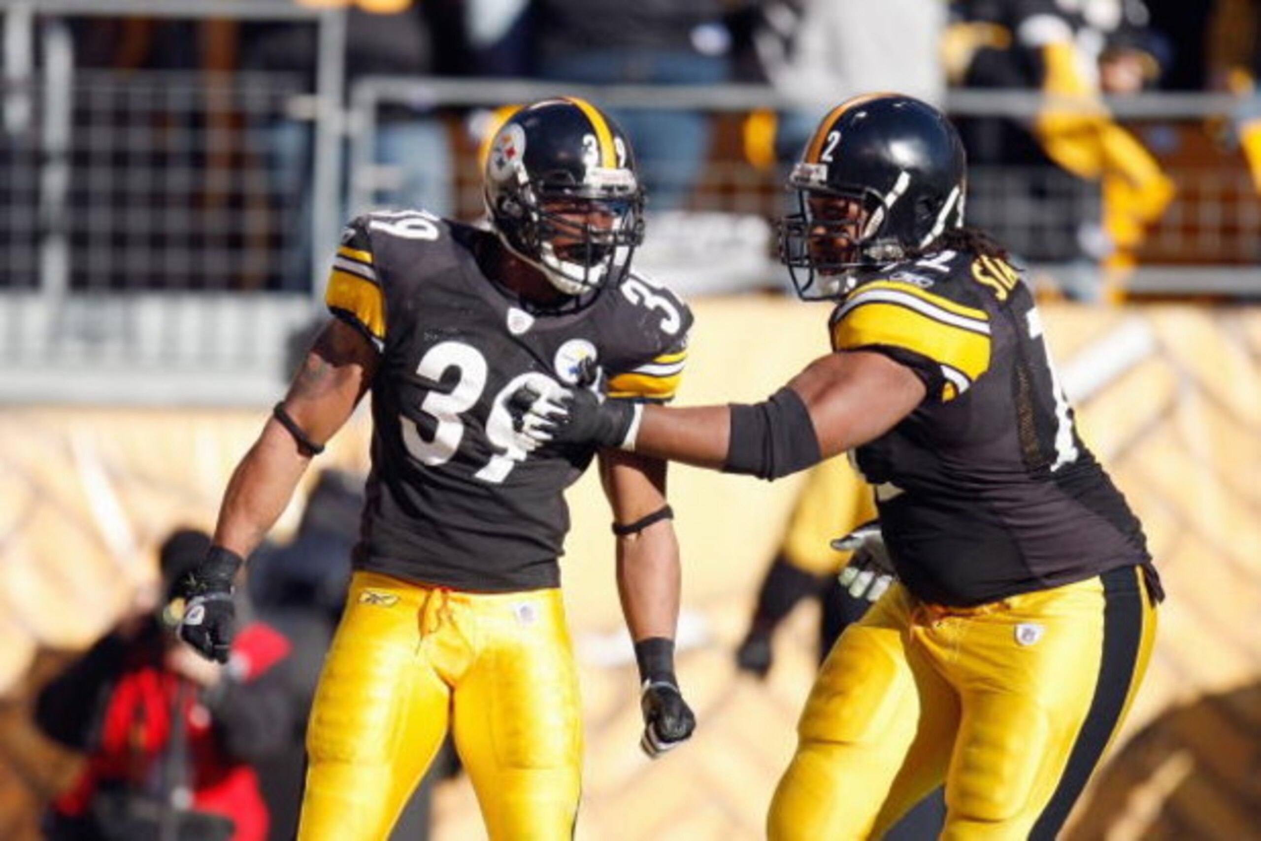 PITTSBURGH - DECEMBER 28:  Darnell Stapleton #72 of the Pittsburgh Steelers celebrates with teammate Willie Parker #39 during the game against the Cleveland Browns on December 28, 2008 at Heinz Field in Pittsburgh, Pennsylvania. (Photo by: Gregory Shamus/