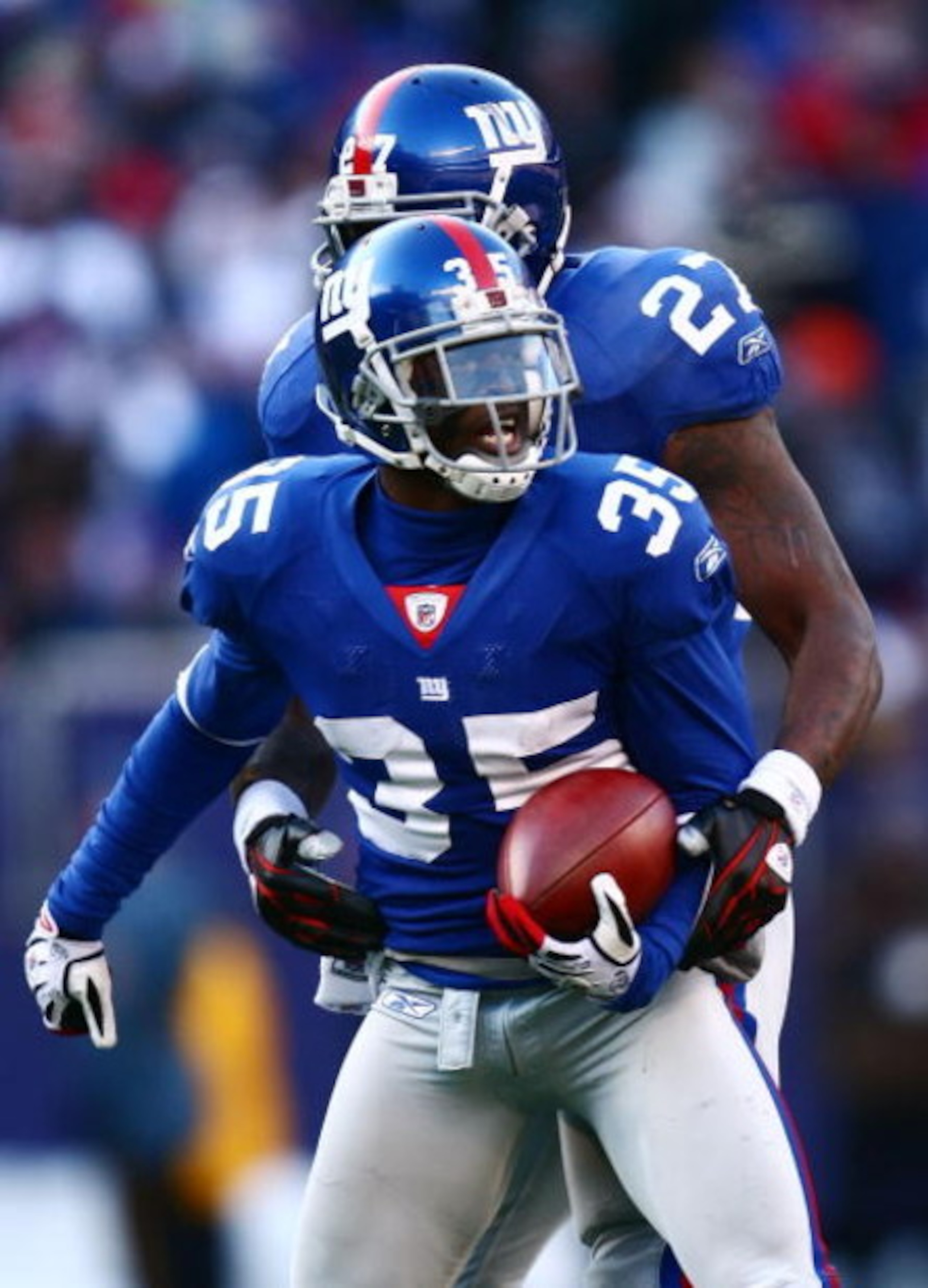 EAST RUTHERFORD, NJ - JANUARY 11:  Kevin Dockery #35 of the New York Giants celebrates with Brandon Jacobs #27 after making an interception against the Philadelphia Eagles during the NFC Divisional Playoff Game on January 11, 2009 at Giants Stadium in Eas