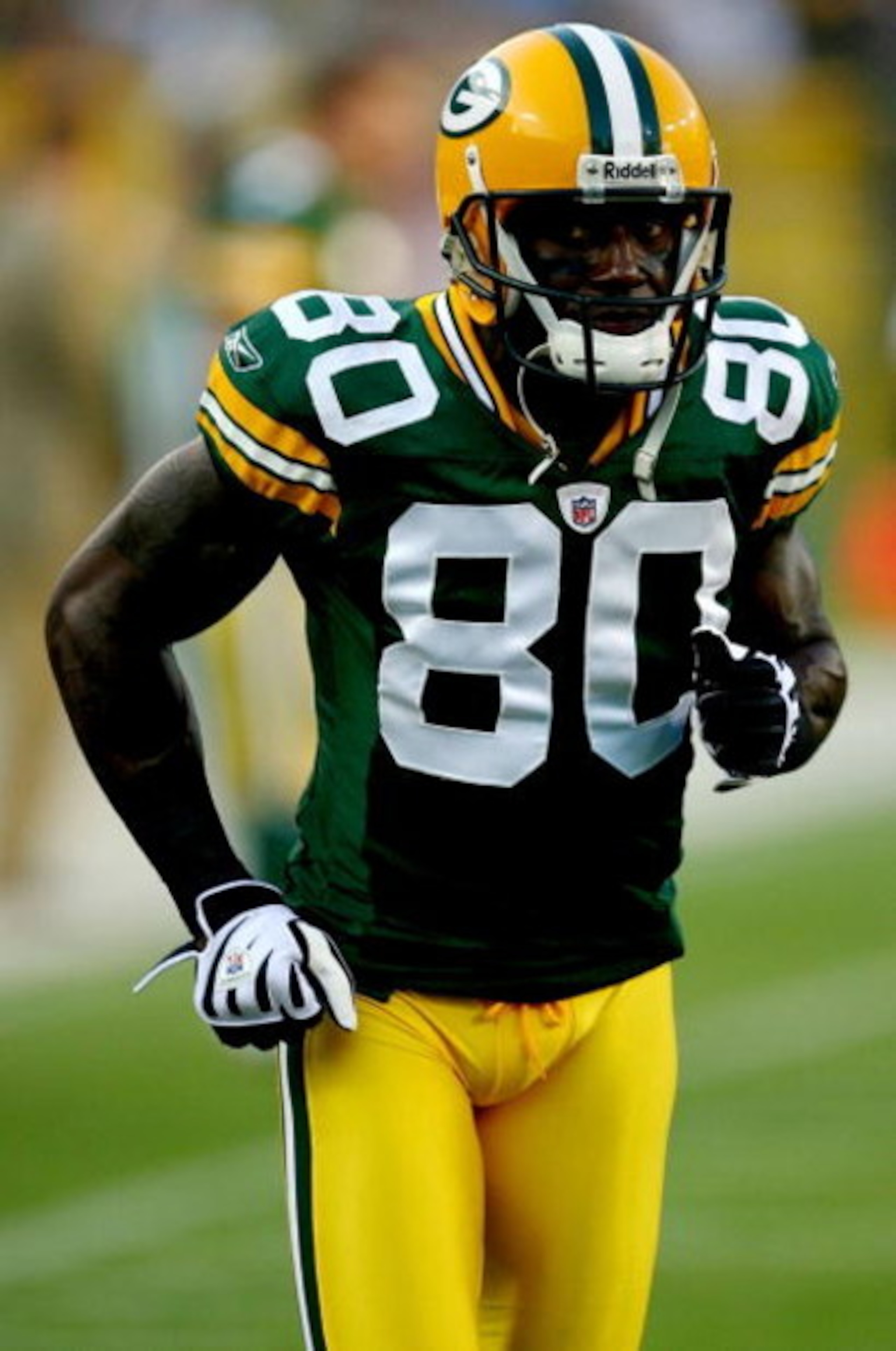 GREEN BAY, WI - AUGUST 15:  Wide receiver Donald Driver #80 of the Green Bay Packers warms up against the Cleveland Browns during the preseason game at Lambeau Field on August 15, 2009 in Green Bay, Wisconsin.  (Photo by Jonathan Daniel/Getty Images)