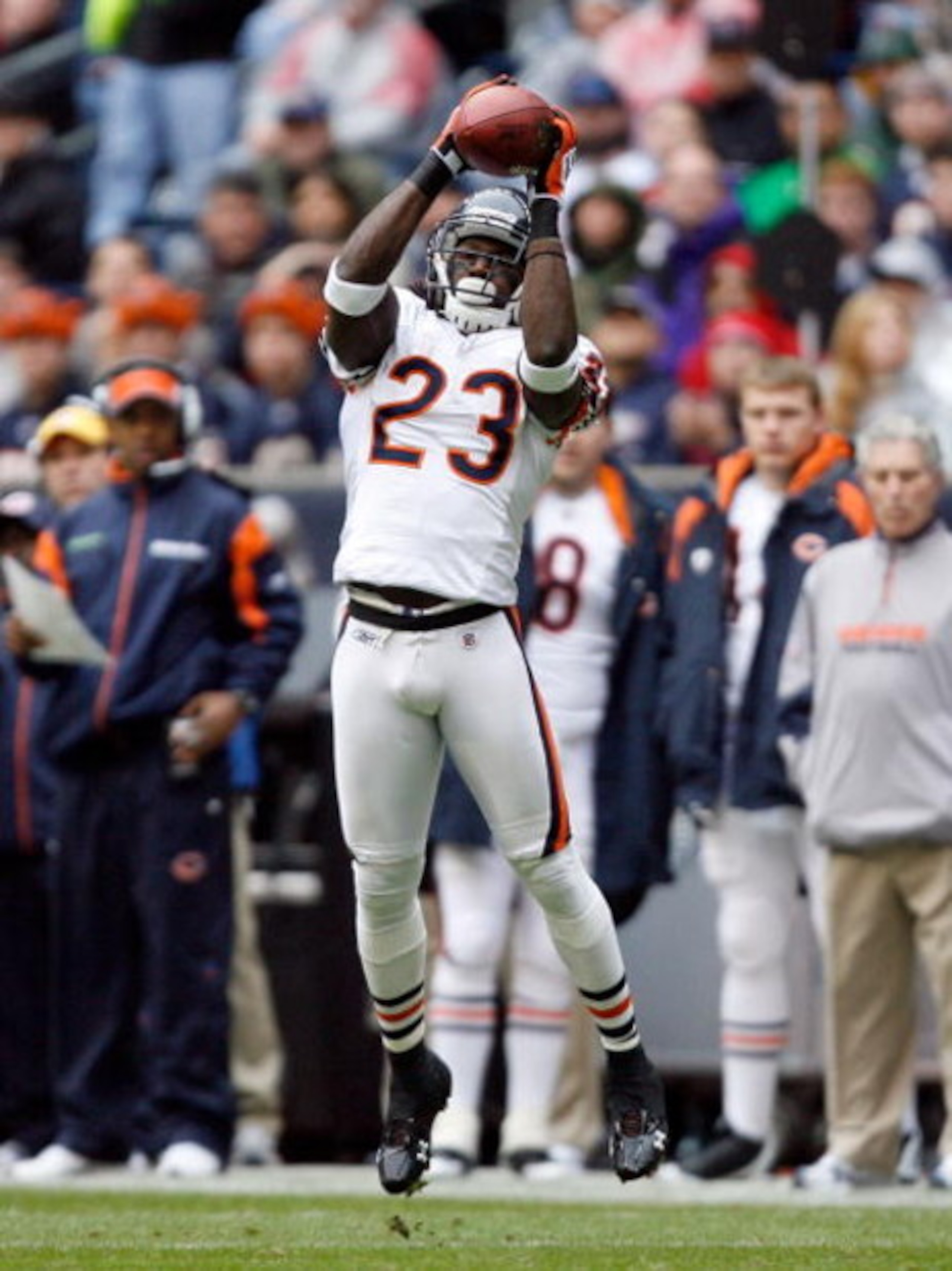 HOUSTON - DECEMBER 28:  Devin Hester #23 of the Chicago Bears makes a catch against the Houston Texans during the first half at the Reliant Stadium on December 28, 2008 in Houston, Texas.  The Texans won 31-24.  (Photo by Harry How/Getty Images)