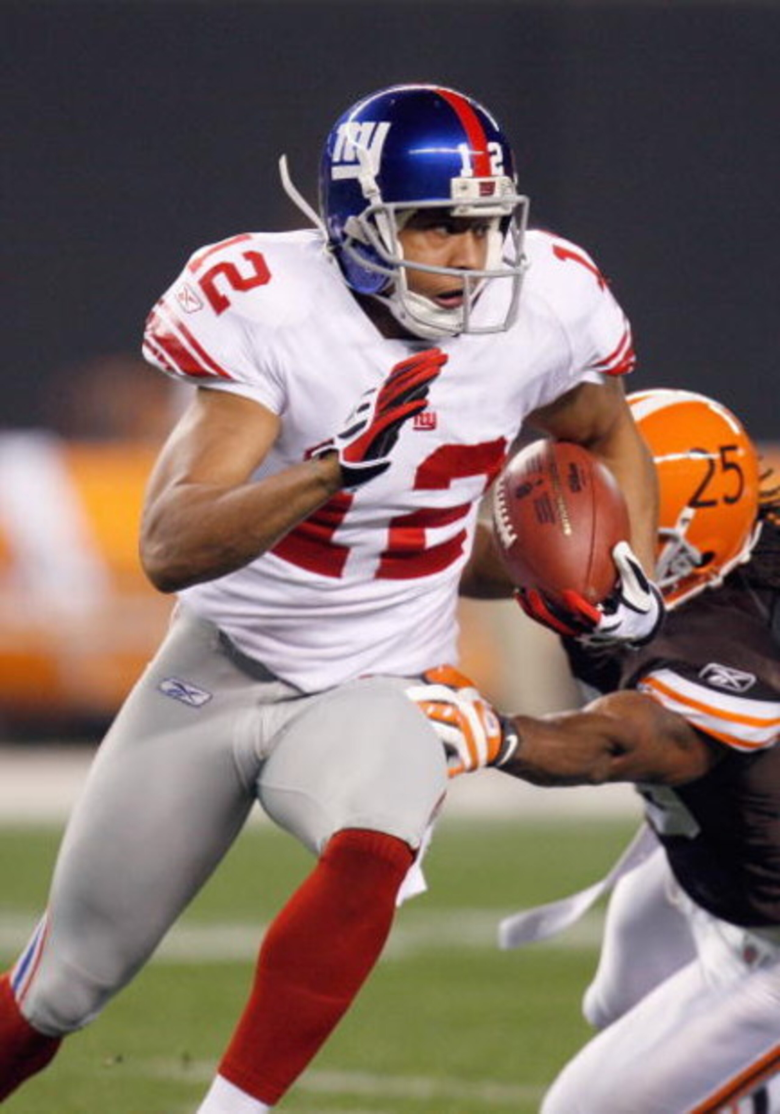 CLEVELAND - OCTOBER 13:  Steve Smith #12 of the New York Giants carries the ball during the game against the Cleveland Browns on October 13, 2008 at Cleveland Browns Stadium in Cleveland, Ohio. (Photo by: Gregory Shamus/Getty Images)