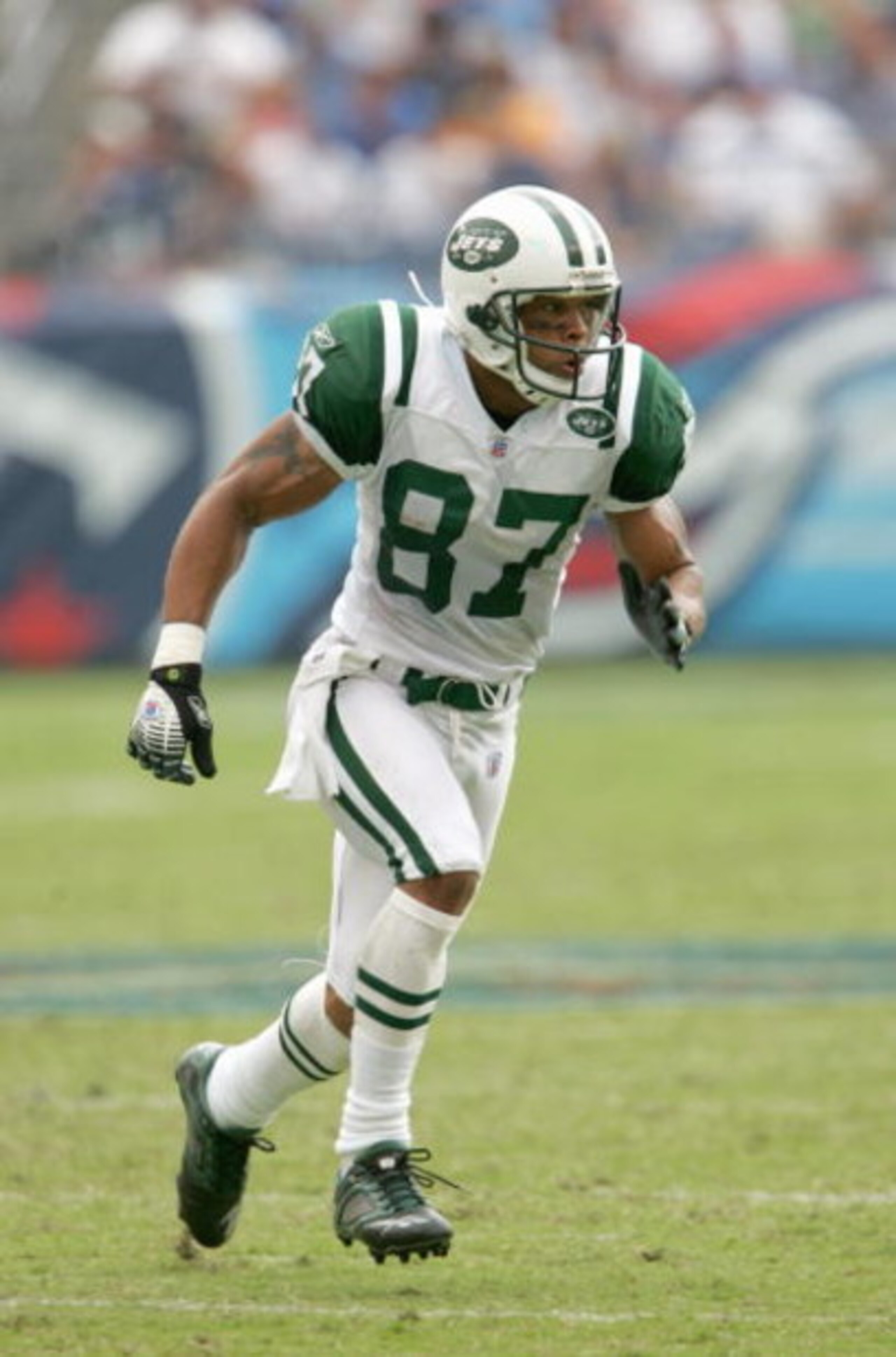 NASHVILLE, TN - SEPTEMBER 10:Wide receiver Laveranues Coles #87 of the New York Jets runs against the Tennessee Titans on September 10, 2006 at LP Field in Nashville, Tennessee. The Jets defeated the Titans 23-16. (Photo by Stephen Dunn/Getty Images)