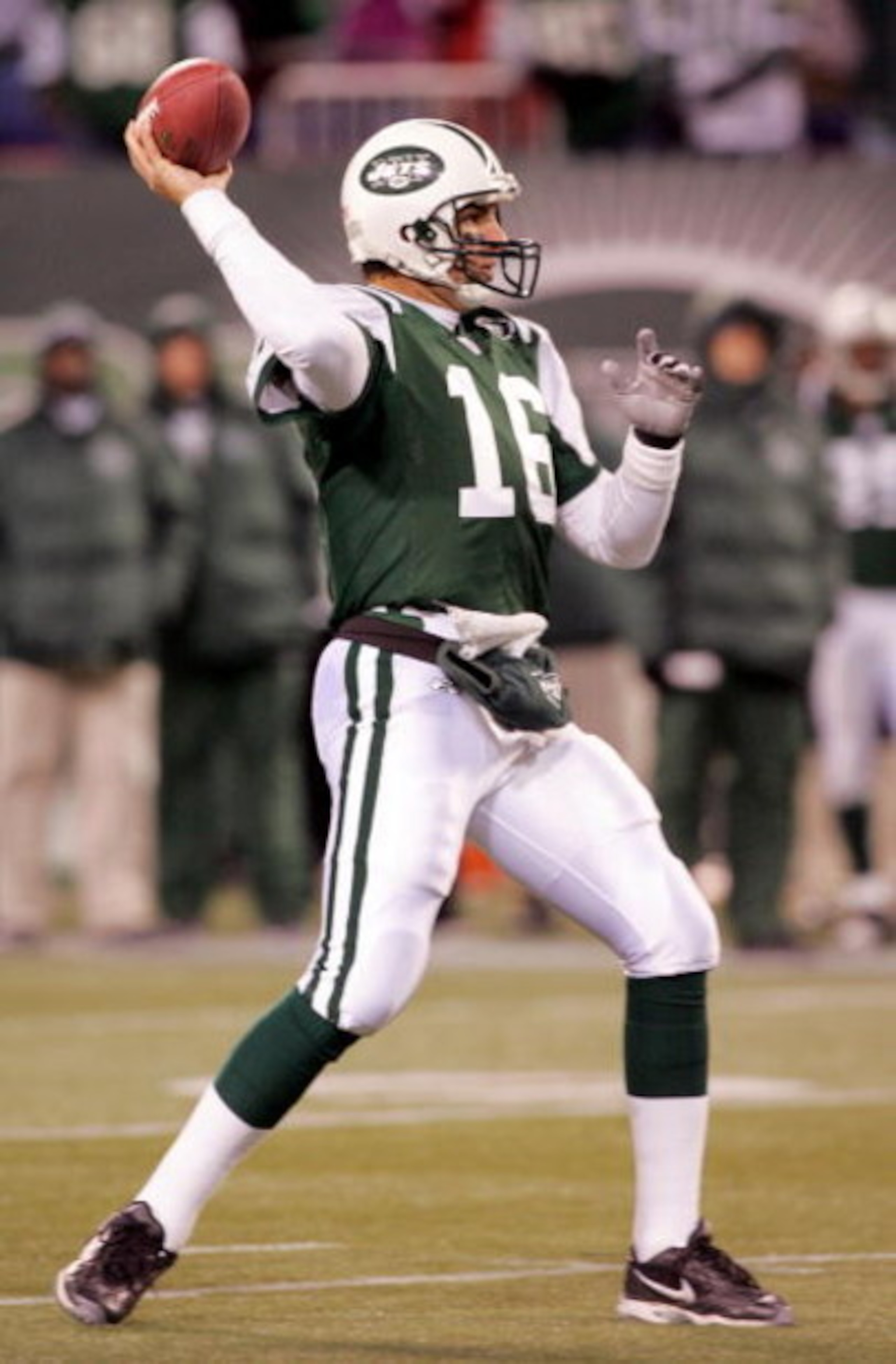 EAST RUTHERFORD, NJ - DECEMBER 26:  Vinny Testaverde #16 of the New York Jets throws a pass against the New England Patriots during the game on December 26, 2005 at Giants Stadium in East Rutherford, New Jersey. The Patriots defeated the Jets 31-21.  (Pho