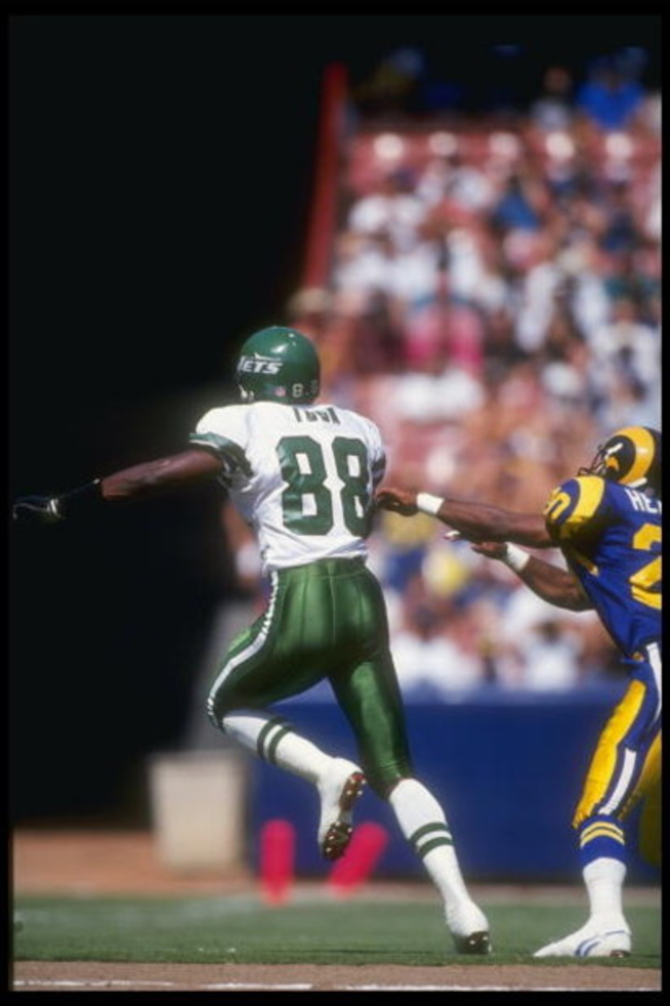 27 Sep 1992:  Wide receiver Al Toon of the New York Jets moves the ball during a game against the Los Angeles Rams at Anaheim Stadium in Anaheim, California.  The Rams won the game, 18-10. Mandatory Credit: Mike Powell  /Allsport
