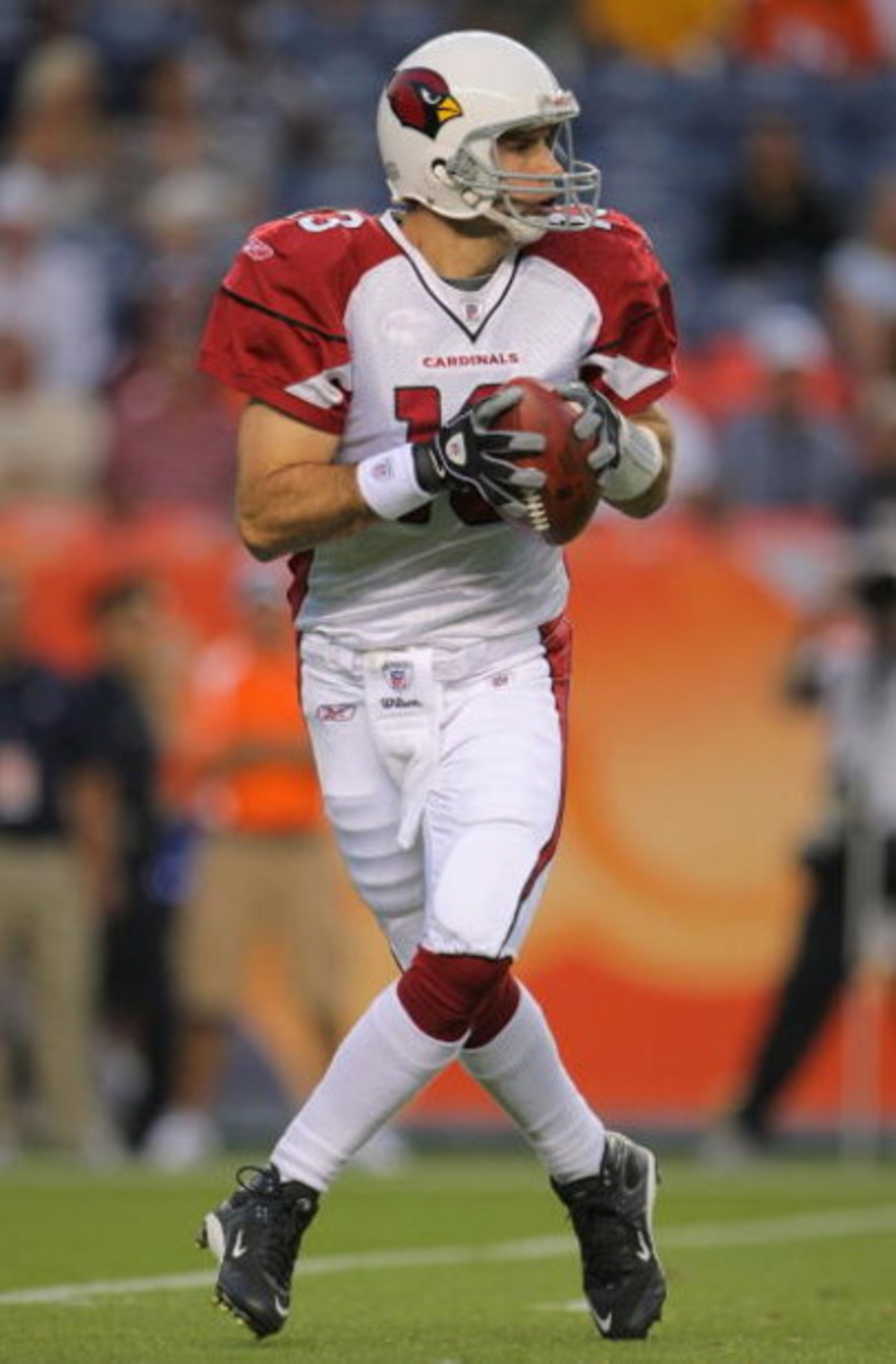 DENVER - SEPTEMBER 3: Kurt Warner #13  of the Arizona Cardinals looks to pass during the NFL preseason game against the Denver Broncos at Invesco Field at Mile High on September 3, 2009 in Denver, Colorado.  (Photo by Doug Pensinger/Getty Images)