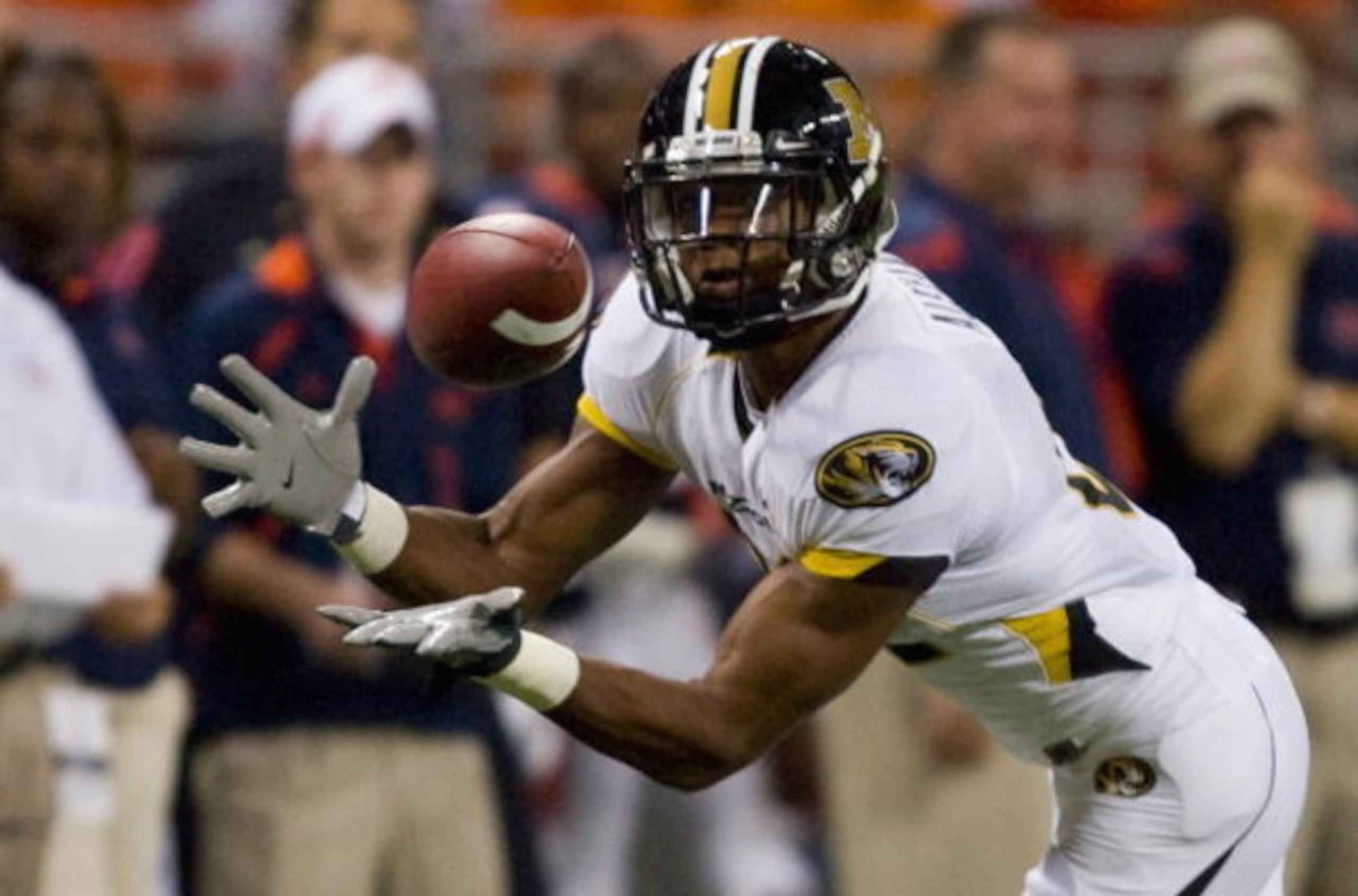 ST. LOUIS, MO - SEPTEMBER 5: Danario Alexander #81 of the University of Missouri Tigers hauls in a pass against the University of Illinois Fighting Illini during the State Farm Arch Rivalry on September 5, 2009 at the Edward Jones Dome in St. Louis, Misso ST. LOUIS, MO - SEPTEMBER 5: Danario Alexander #81 of the University of Missouri Tigers hauls in a pass against the University of Illinois Fighting Illini during the State Farm Arch Rivalry on September 5, 2009 at the Edward Jones Dome in St. Louis, Misso
