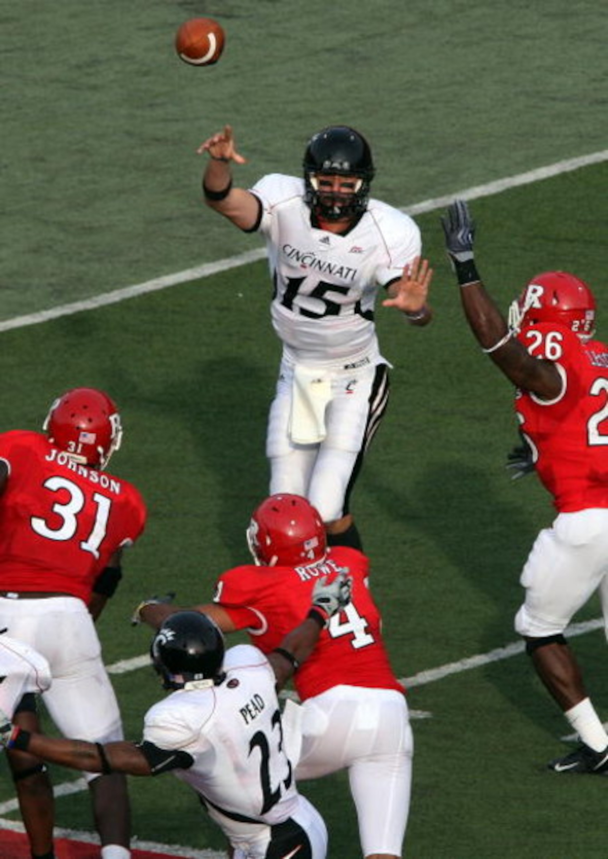 PISCATAWAY, NJ - SEPTEMBER 07: Tony Pike #15 of the Cincinnati Bearcats throws a pass against the Rutgers Scarlet Knights at Rutgers Stadium on September 7, 2009 in Piscataway, New Jersey. by Jim McIsaac/Getty Images) (Photo by Jim McIsaac/Getty Image PISCATAWAY, NJ - SEPTEMBER 07: Tony Pike #15 of the Cincinnati Bearcats throws a pass against the Rutgers Scarlet Knights at Rutgers Stadium on September 7, 2009 in Piscataway, New Jersey. by Jim McIsaac/Getty Images) (Photo by Jim McIsaac/Getty Image
