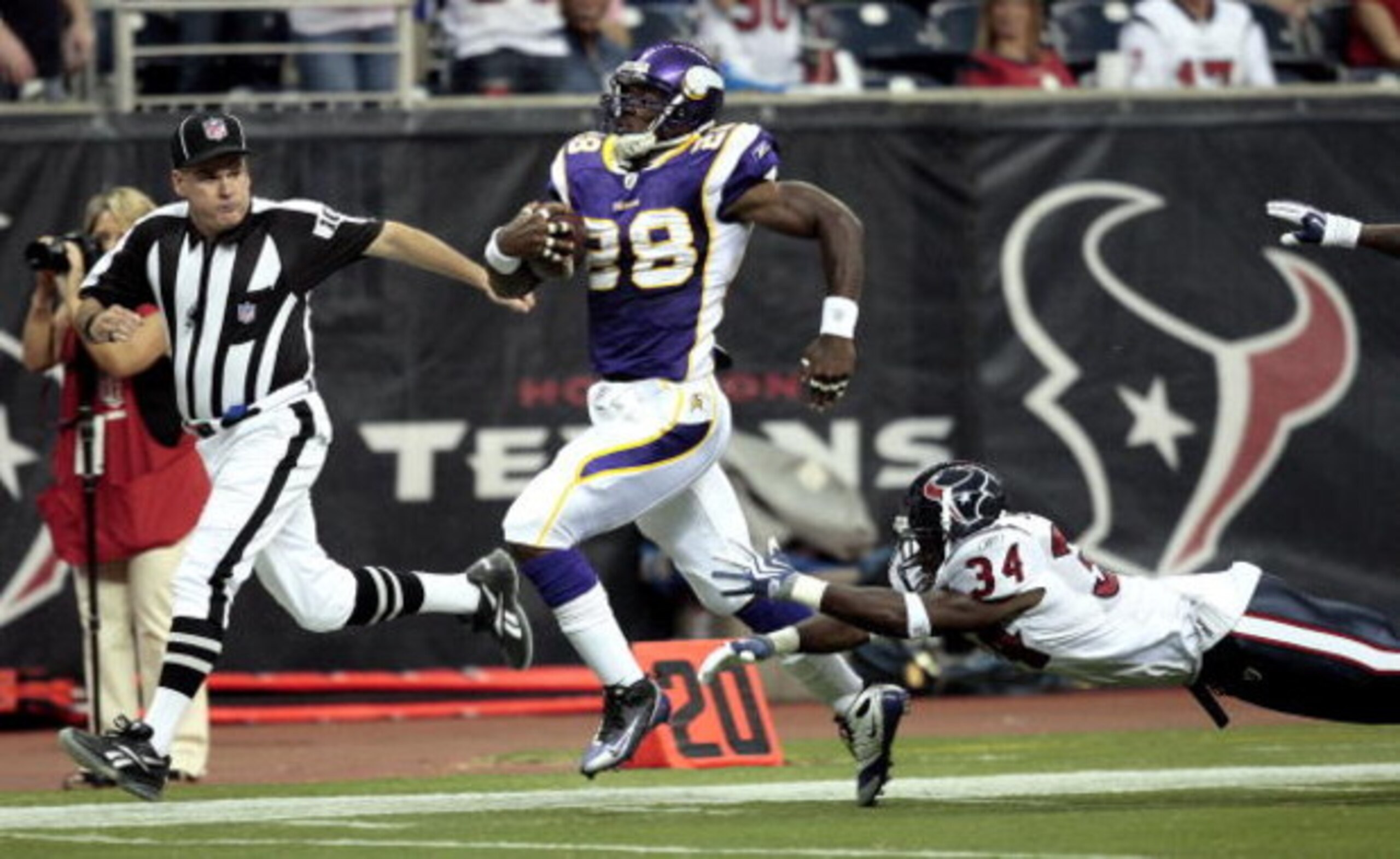 HOUSTON - AUGUST 31: Running back Adrian Peterson #28 scores on a 75 yard run as strong safety Dominique Barber #34 of the Houston Texans makes a diving attempt to make the tackle at Reliant Stadium on August 31, 2009 in Houston, Texas. (Photo by Bob Le HOUSTON - AUGUST 31: Running back Adrian Peterson #28 scores on a 75 yard run as strong safety Dominique Barber #34 of the Houston Texans makes a diving attempt to make the tackle at Reliant Stadium on August 31, 2009 in Houston, Texas. (Photo by Bob Le