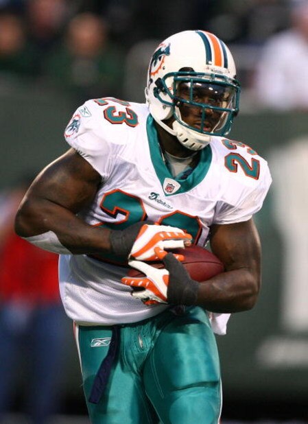 EAST RUTHERFORD, NJ - DECEMBER 28:   Ronnie Brown #23 of the Miami Dolphins in action against the New York Jets during their game on December 28, 2008 at Giants Stadium in East Rutherford, New Jersey.  (Photo by Al Bello/Getty Images)