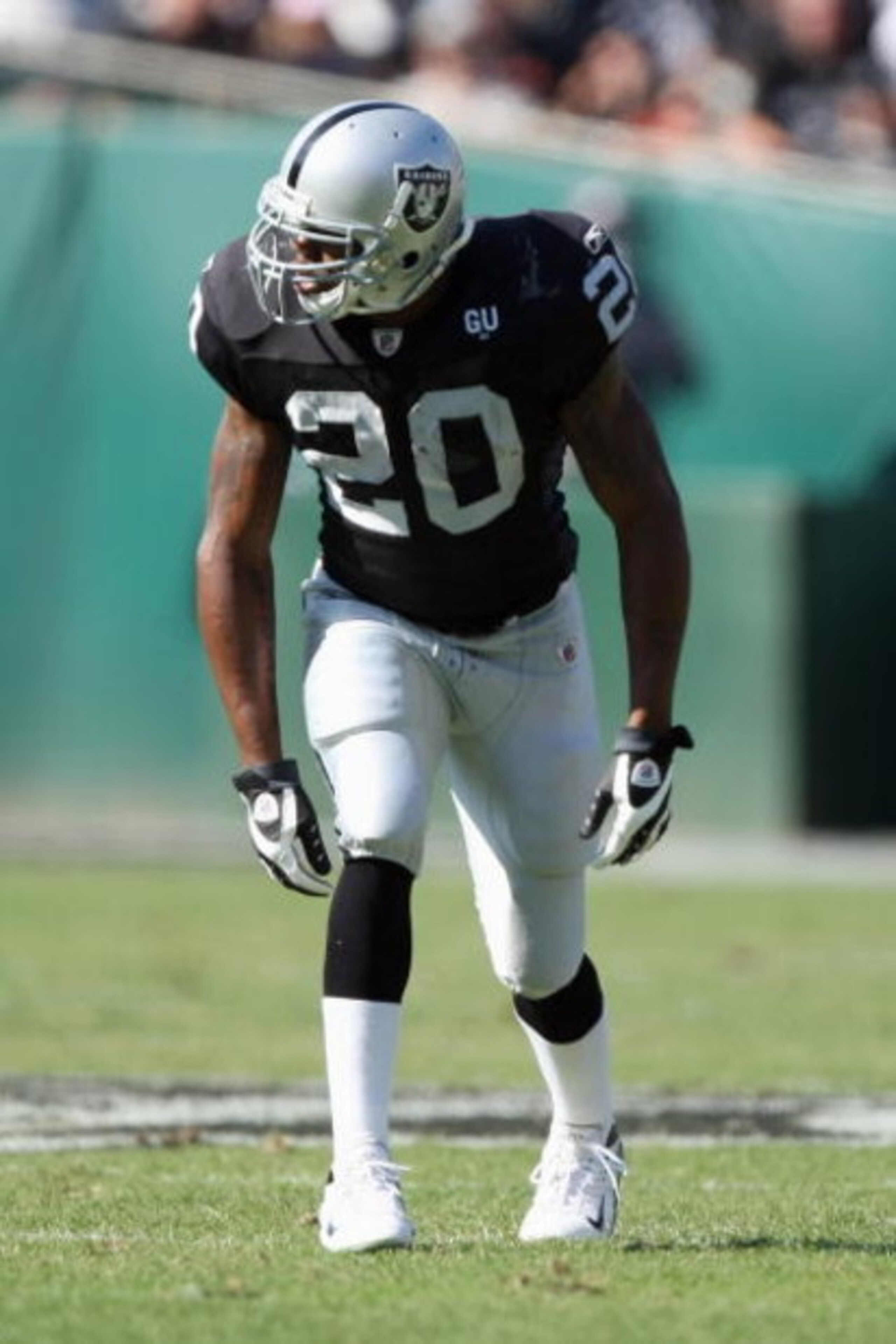 OAKLAND, CA - OCTOBER 19: Darren McFadden #20 of the Oakland Raiders lines up for a play during the game against the New York Jets on October 19, 2008 at the Oakland-Alameda County Coliseum in Oakland, California. (Photo by Jed Jacobsohn/Getty Images) OAKLAND, CA - OCTOBER 19: Darren McFadden #20 of the Oakland Raiders lines up for a play during the game against the New York Jets on October 19, 2008 at the Oakland-Alameda County Coliseum in Oakland, California. (Photo by Jed Jacobsohn/Getty Images)
