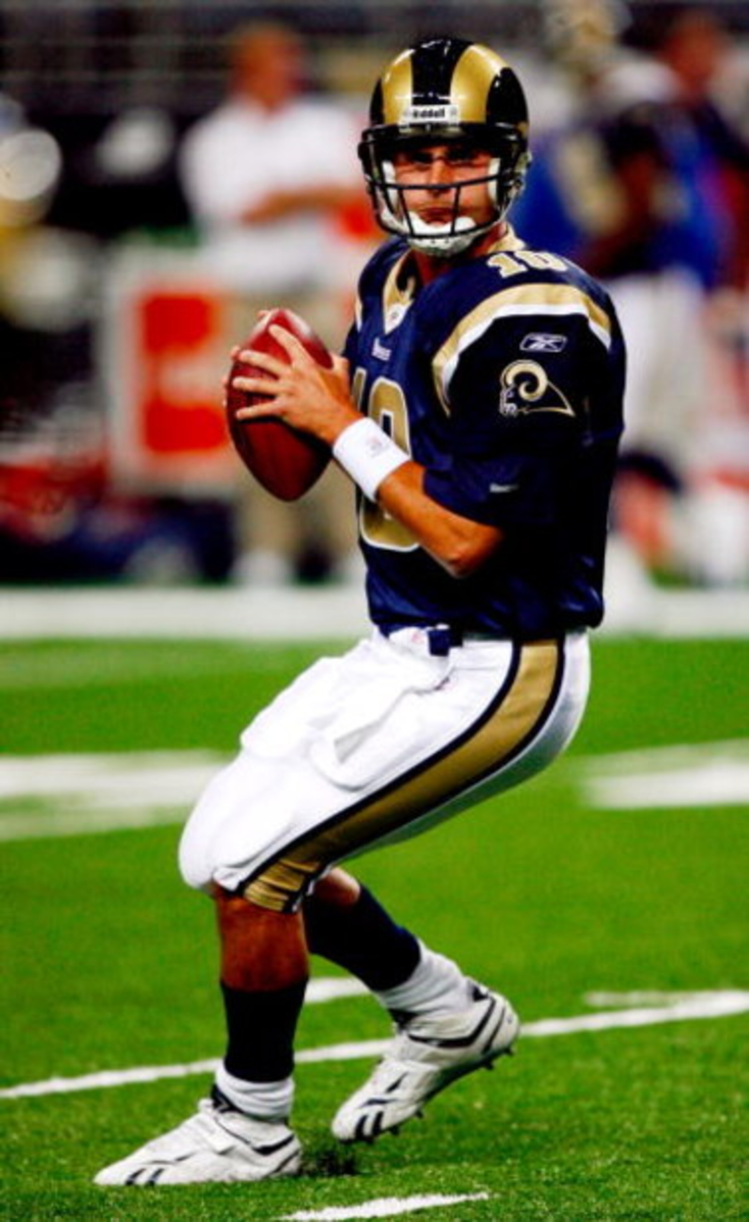 ST. LOUIS, MO - SEPTEMBER 03: Quarterback Marc Bulger #10 of the St. Louis Rams drops back to pass during warm ups before the preseason game against the Kansas City Chiefs at the Edward Jones Dome on September 3, 2009 in St. Louis, Missouri. (Photo by Dil